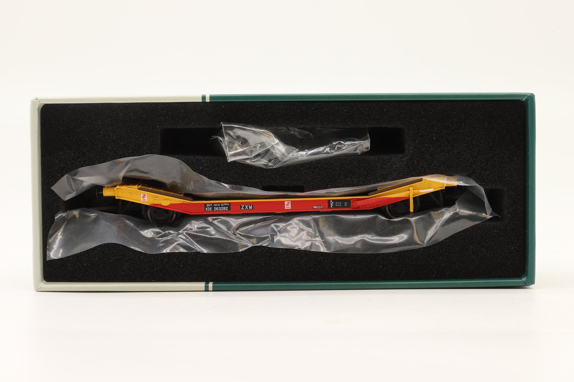 Clark Railworks OO C3010A 25T Lowmac KDE263282 in BR Satlink Livery