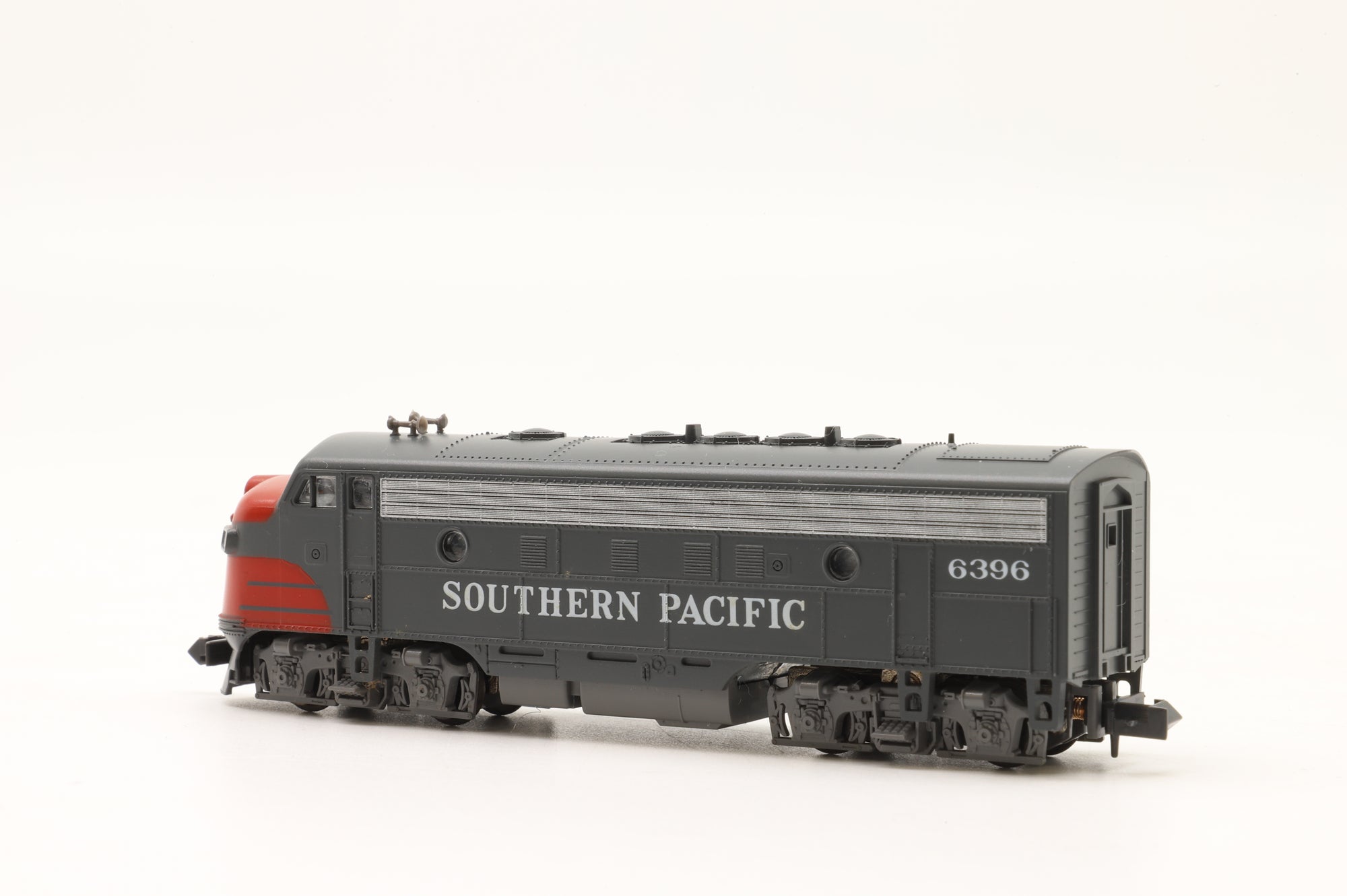 Kato N 176-214 F7-A Loco 6396 in SP Black/Red