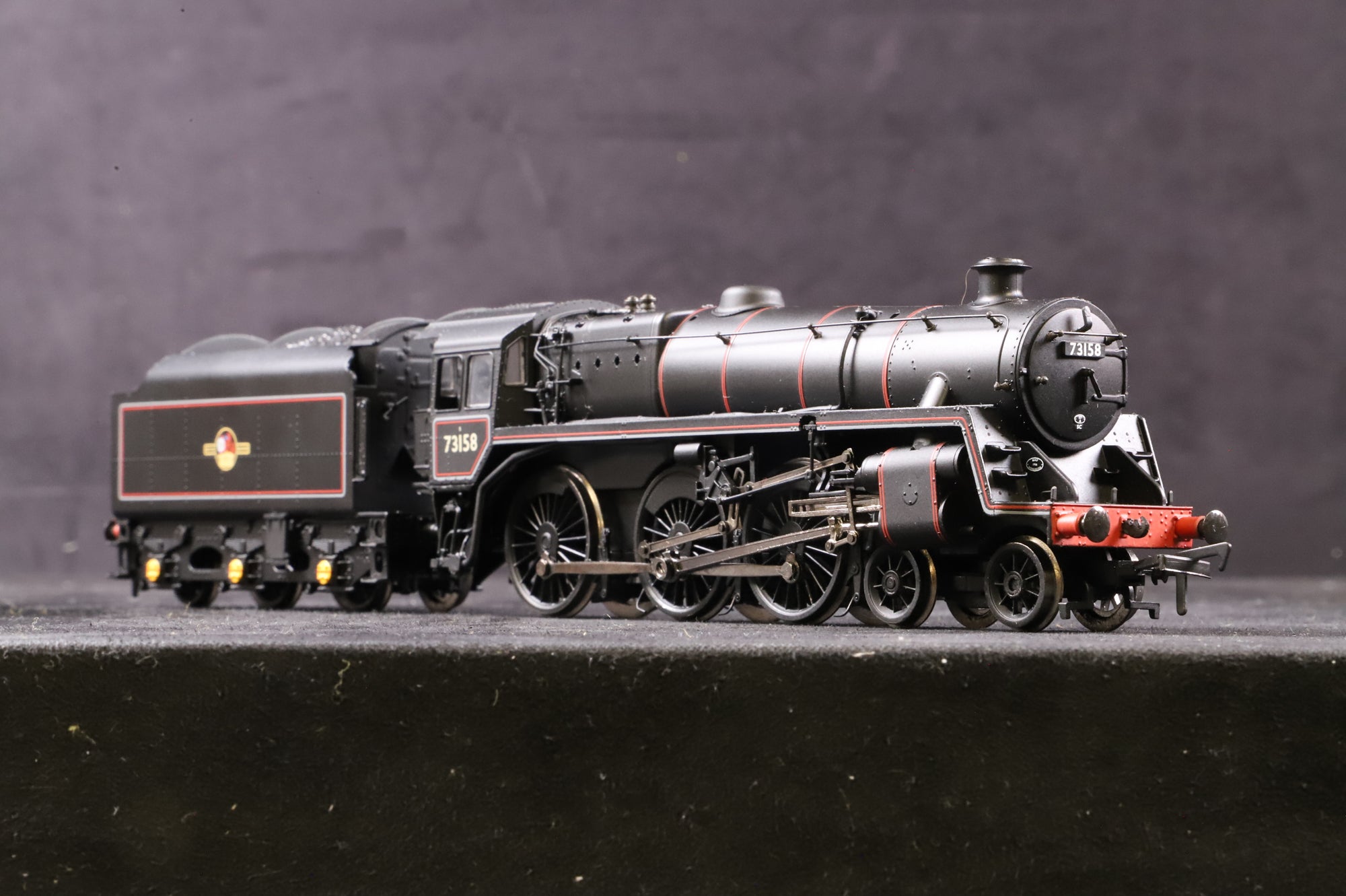 Bachmann OO 32-501 Standard class 5MT 4-6-0 '73158' BR Lined Black L/C