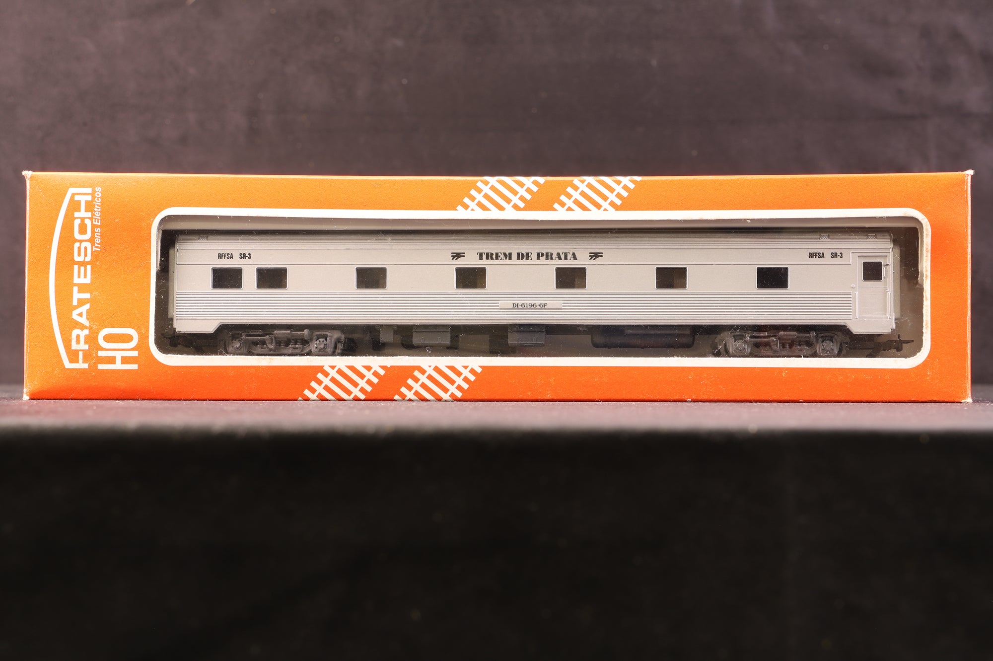 Frateschi HO Rake of 4 Trem de Plata Coaches, Inc. 2500, 2505, 2507 & 2508