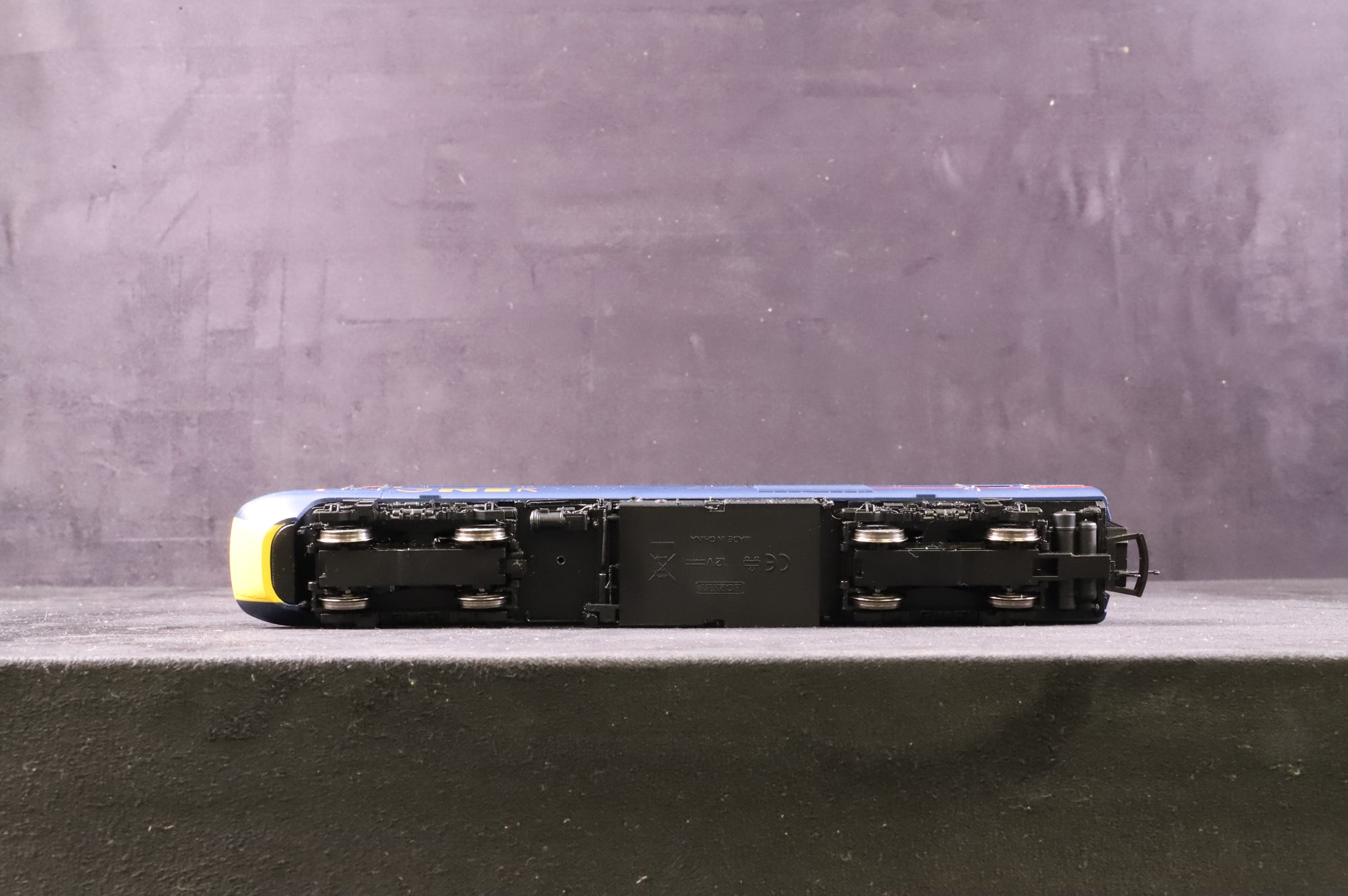 Hornby OO R2703 Class 43 HST Set 43113 'The Highlands' & 43105 'City of Inverness' in GNER Livery