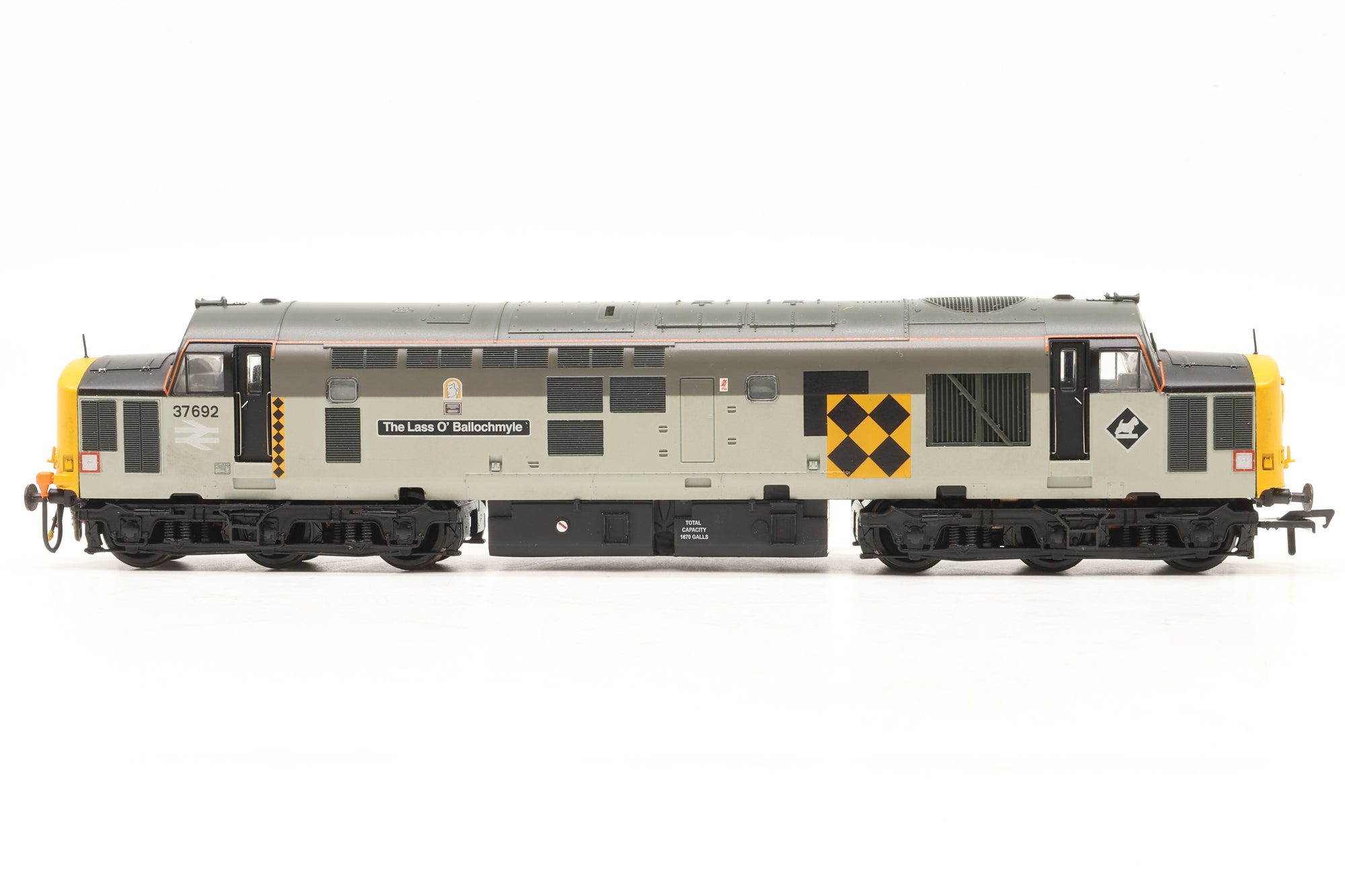 Bachmann OO 32-381Y Class 37/6 37692 'The Lass O' Ballochmyle' in BR Railfreight Coal Livery – DCC Sound