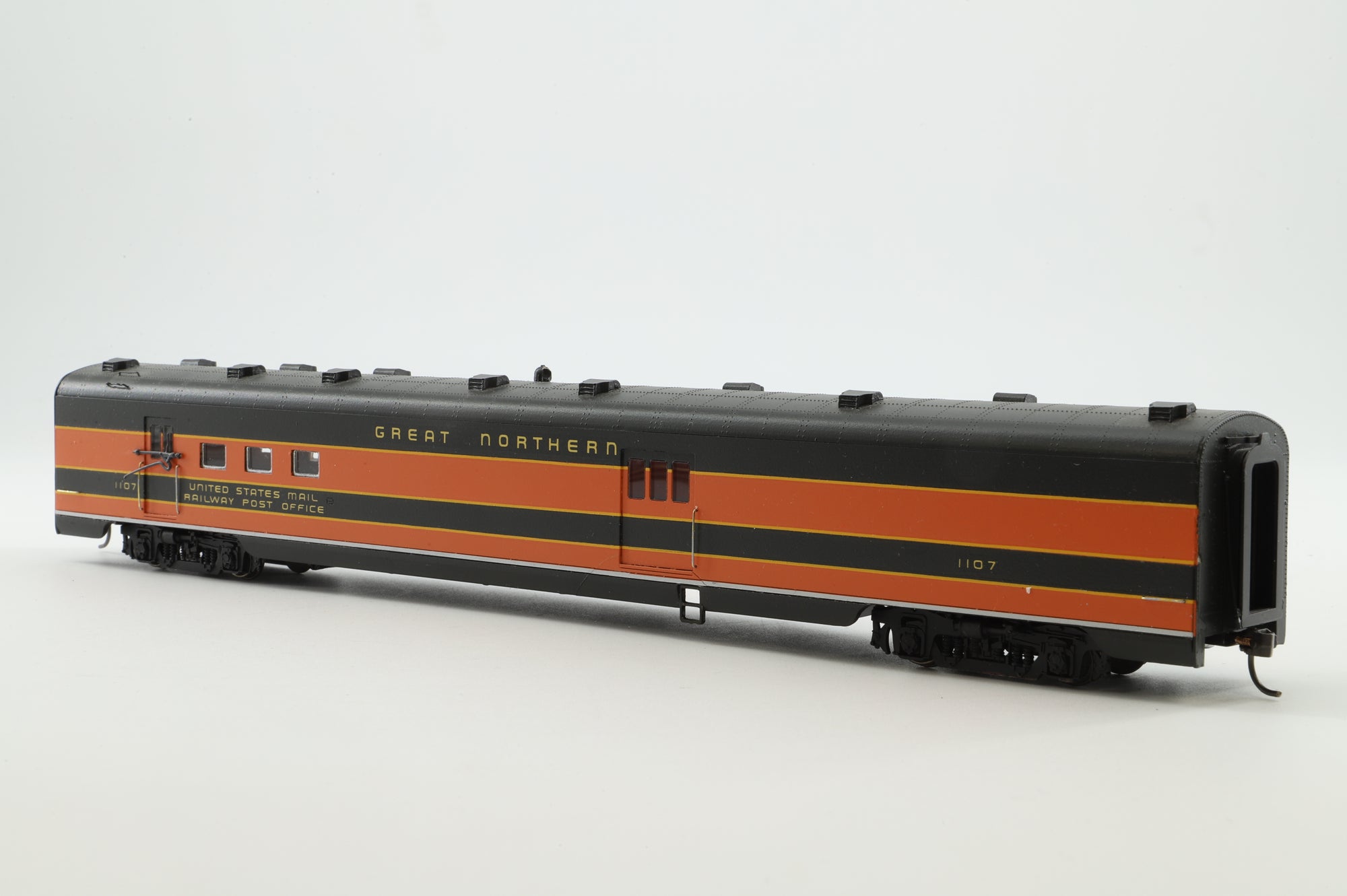 Spectrum HO Rake of 6 Great Northern Coaches, Inc. '1107', '1117', '1137', '1138', '1139' & '1147'