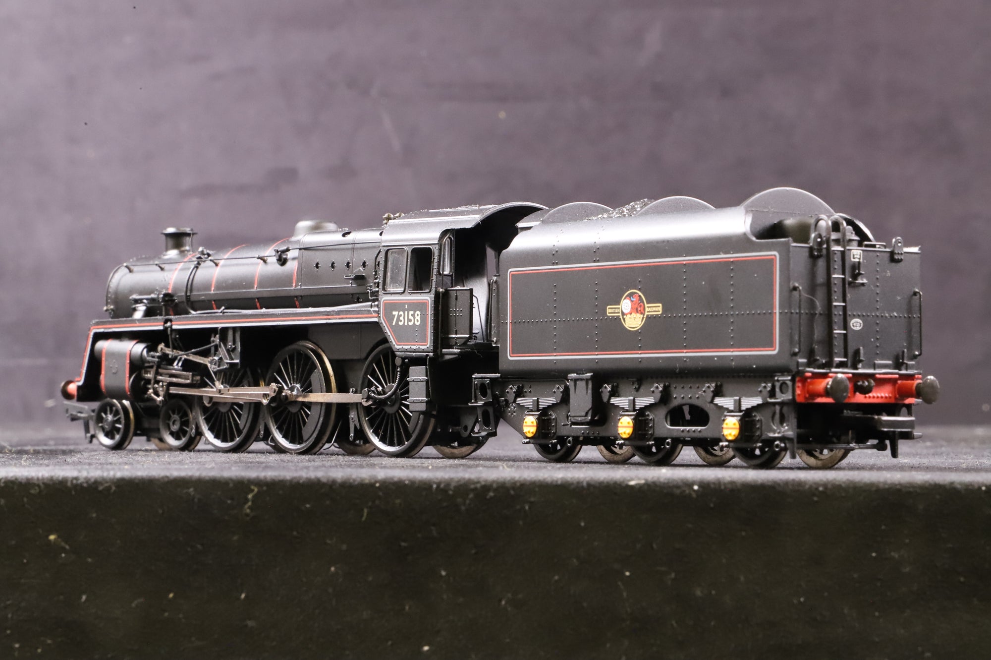 Bachmann OO 32-501 Standard class 5MT 4-6-0 '73158' BR Lined Black L/C