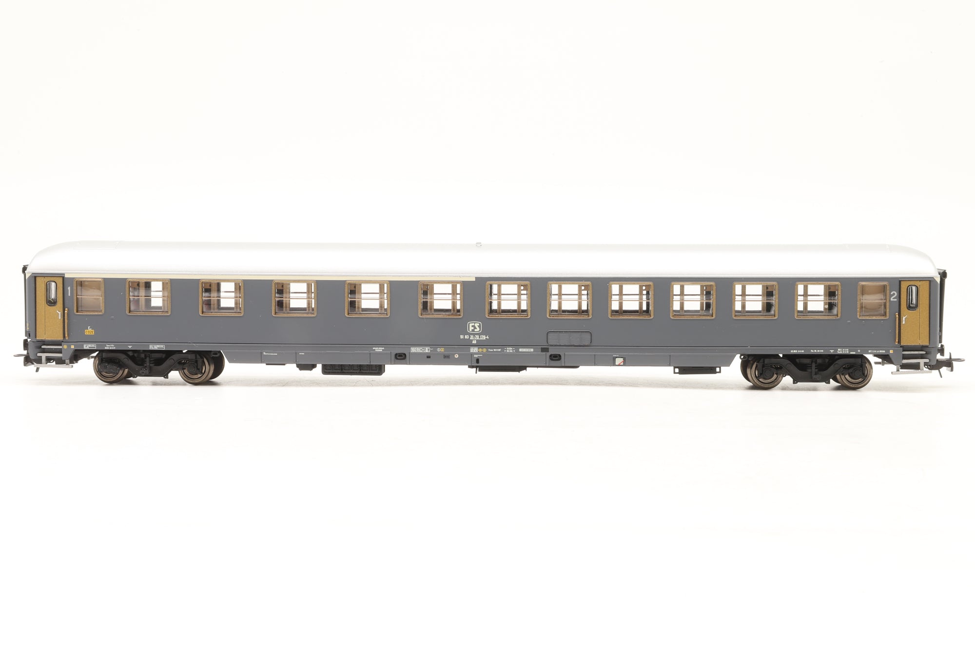 Rivarossi HO HR4243 Set of 2x UIC-X Coaches in FS Grey