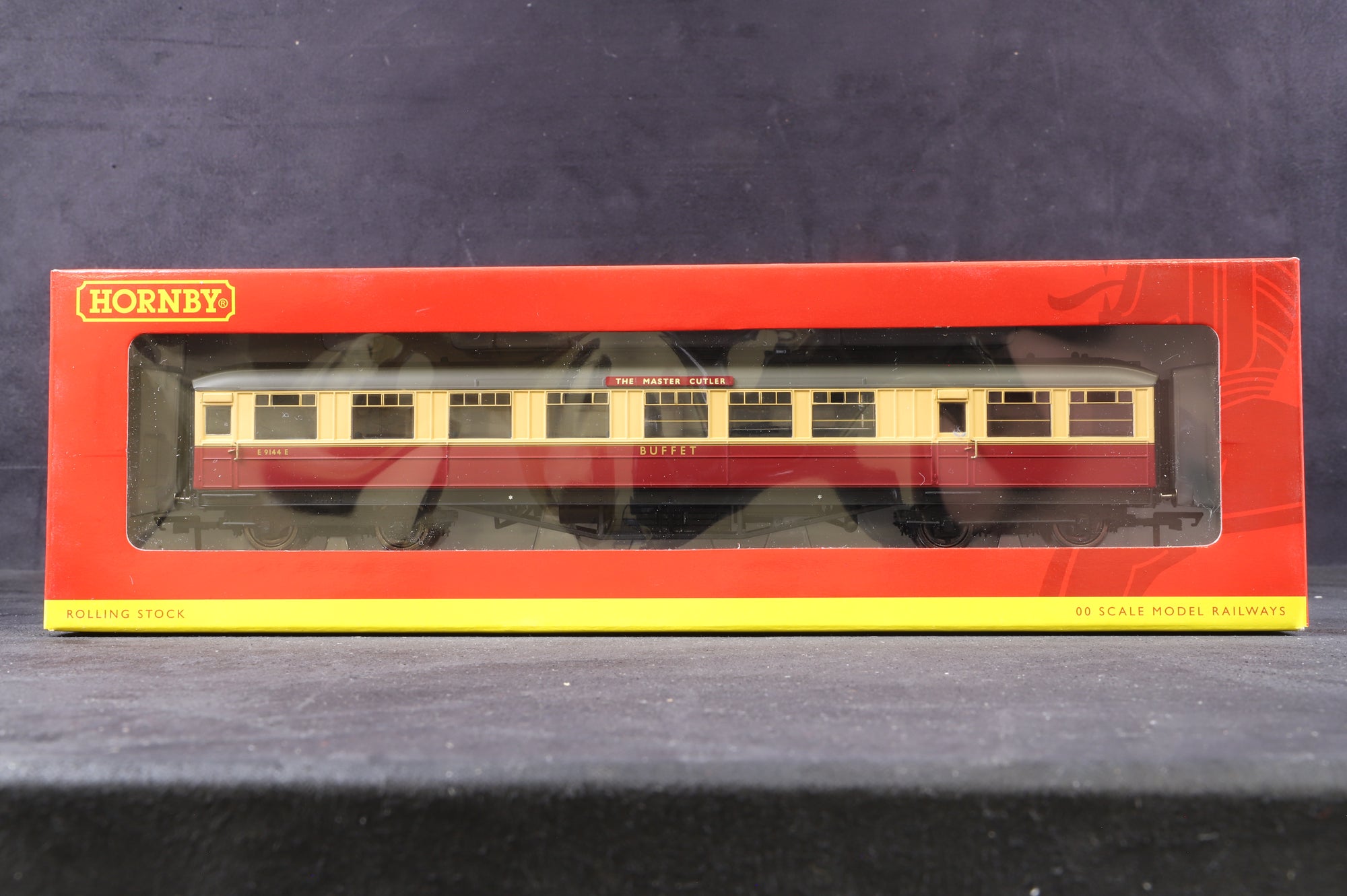 Hornby OO R4255 'The Master Cutler' Coach Pack