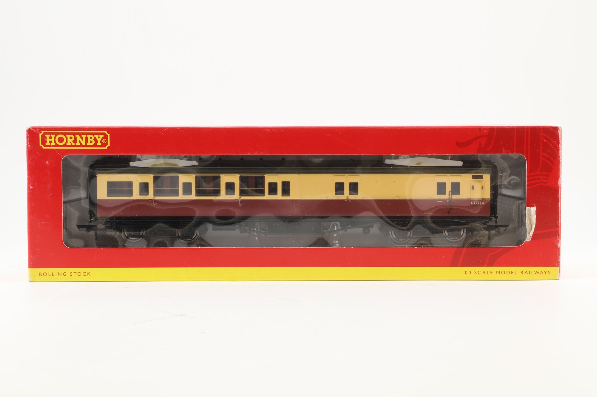 Hornby OO Rake of 3 Maunsell Coaches in BR(S) Crimson/Cream