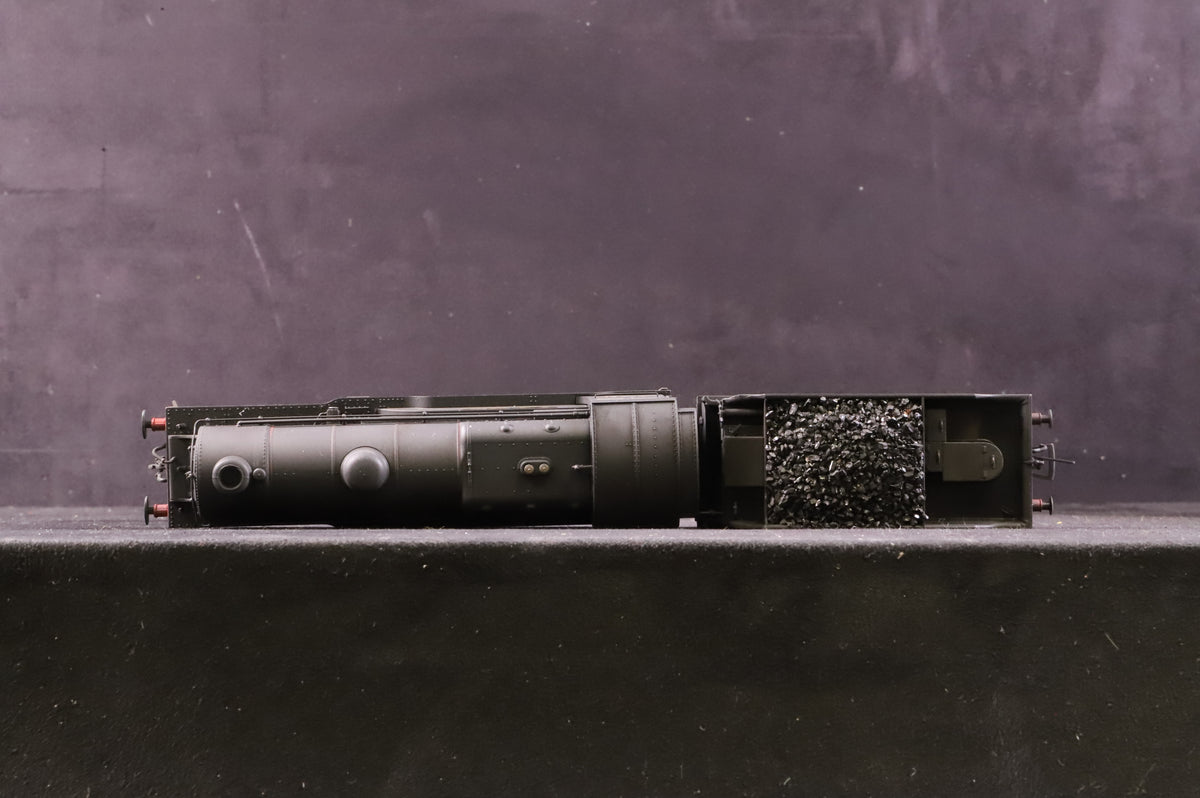 Bachmann OO 31-146 Class 11F 62661 &#39;Gerard Powys Dewhurst&#39; in Lined BR Black w/ Early Crests - Weathered