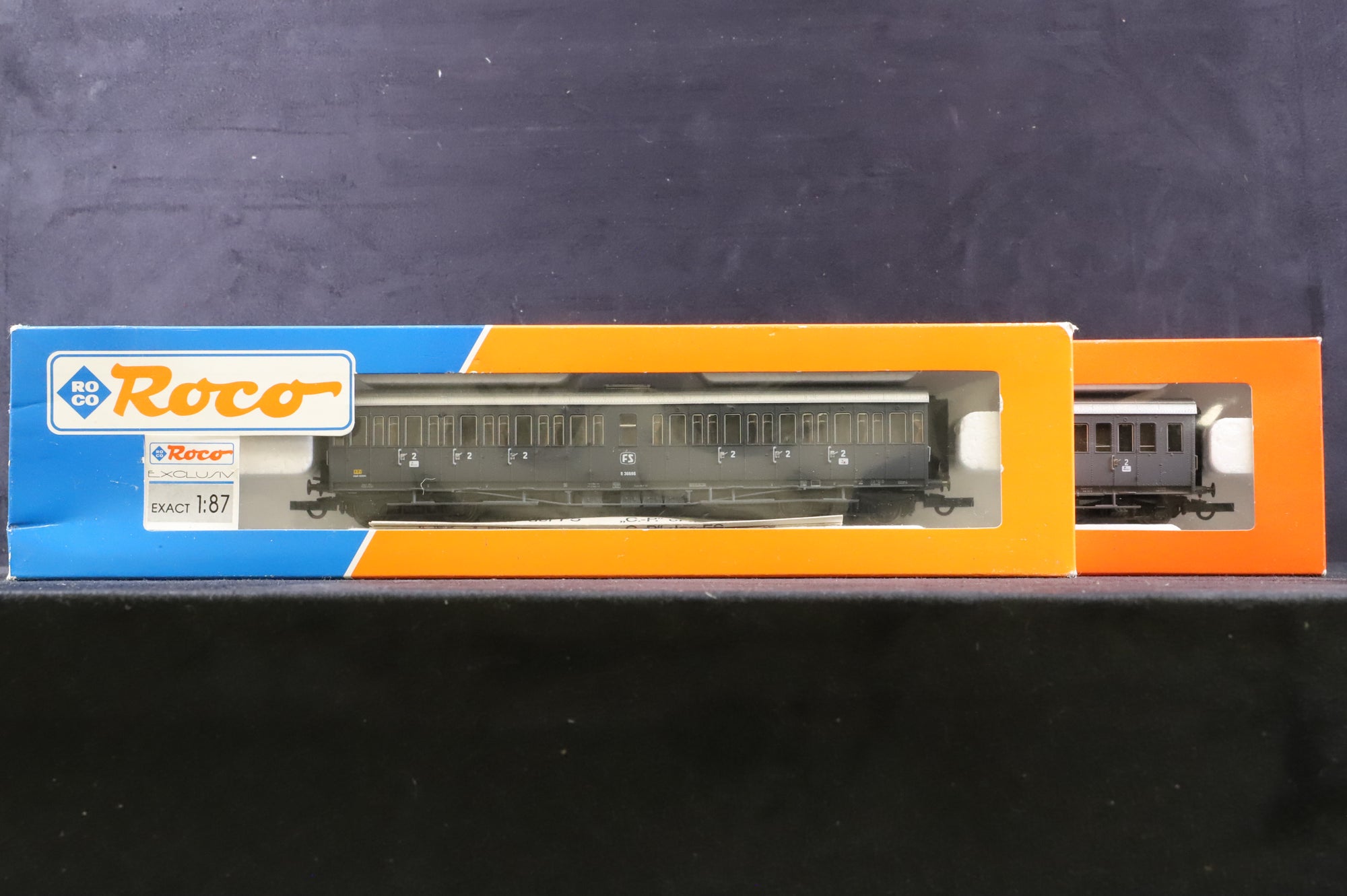 Roco HO Rake Of 2 FS Grey Coaches Inc. 44775.1 & 44691