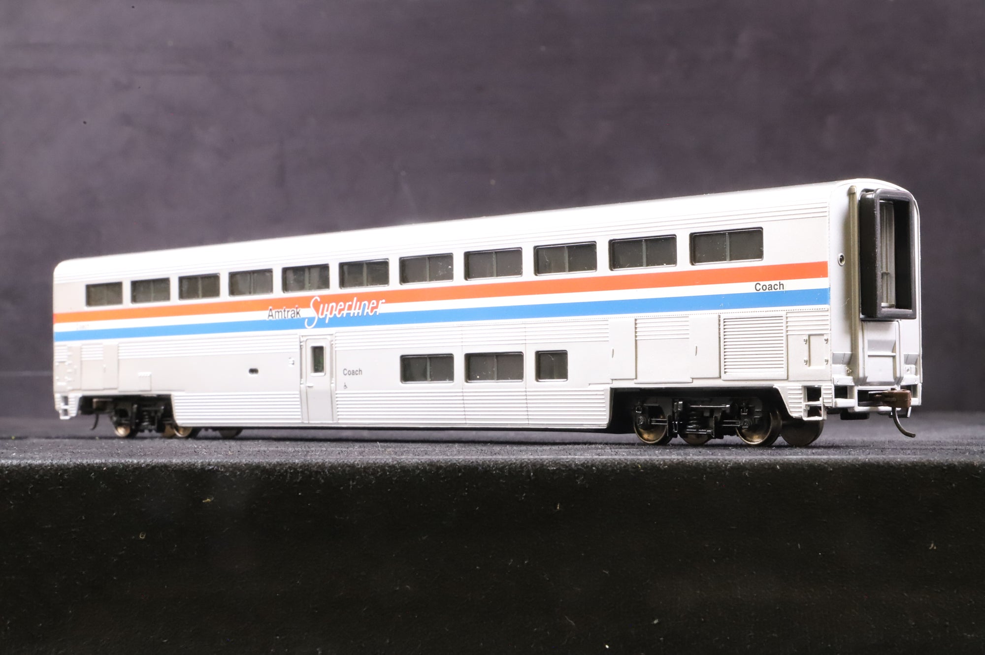 Walthers HO Rake of 3 Amtrak Superliner Coaches, Inc. 932-6154, 63 & 72