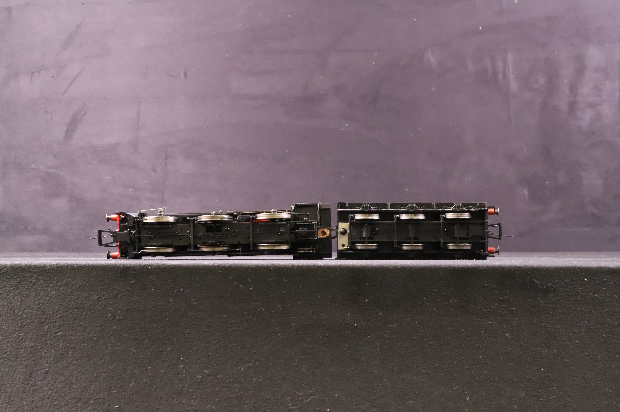 Hornby OO R2355 Class Q1 '33037' BR Plain Black E/C