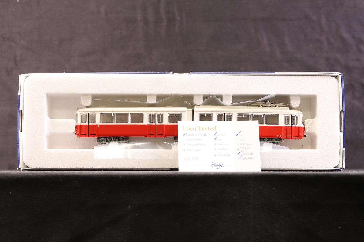 Roco HO 52583 Articulated Tram Red &amp; White, Epoch IV