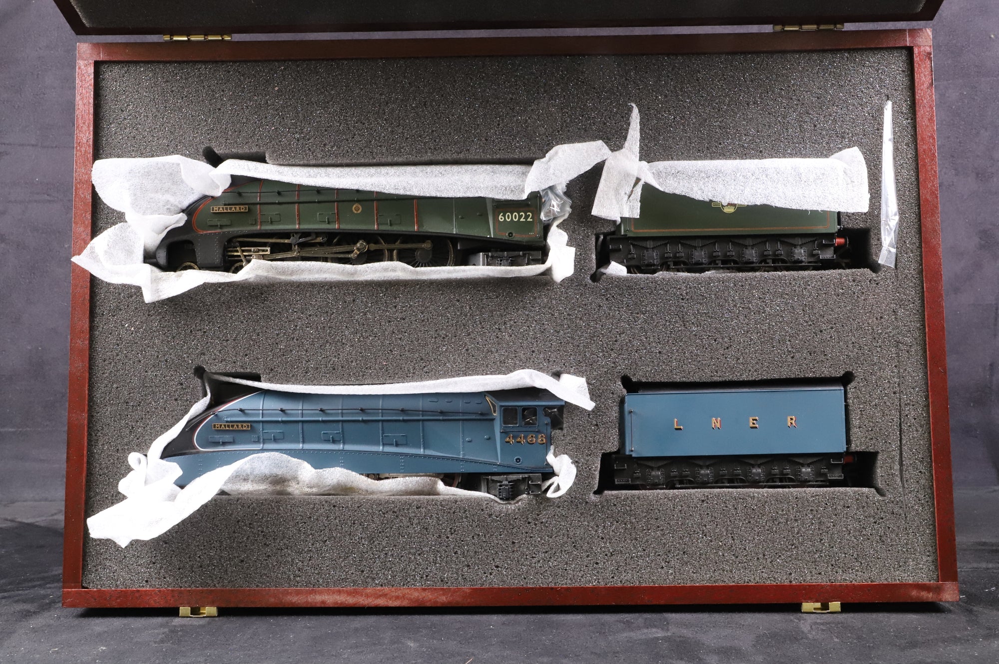 Bachmann OO 31-961 Class A4 'Mallard' '60022' & '4468' Ltd. Ed. Presentation Box 71/1000