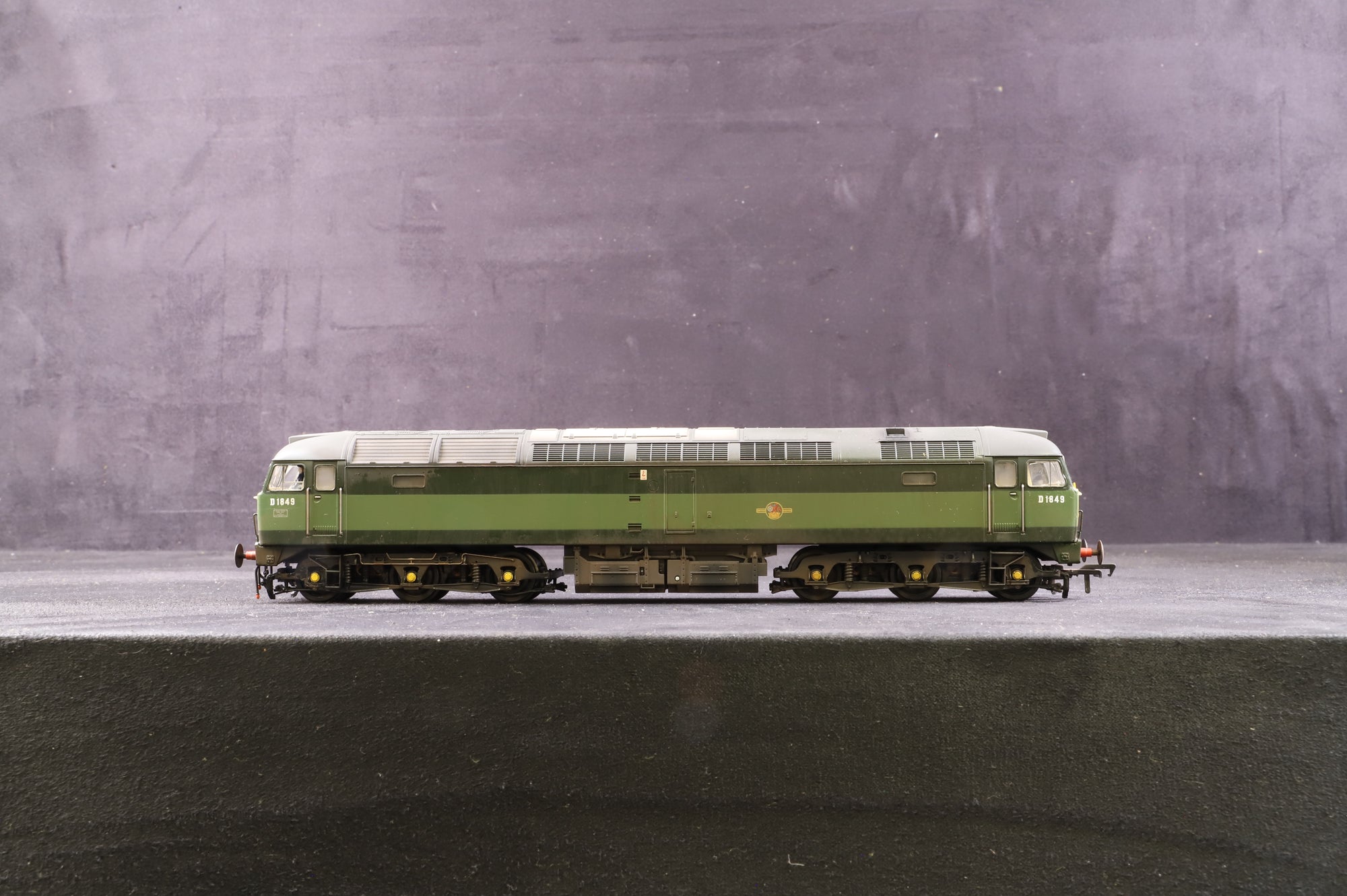 Bachmann OO 32-806 Class 47 'D1842' BR Two Tone Green Renumbered & Weathered DCC Sound