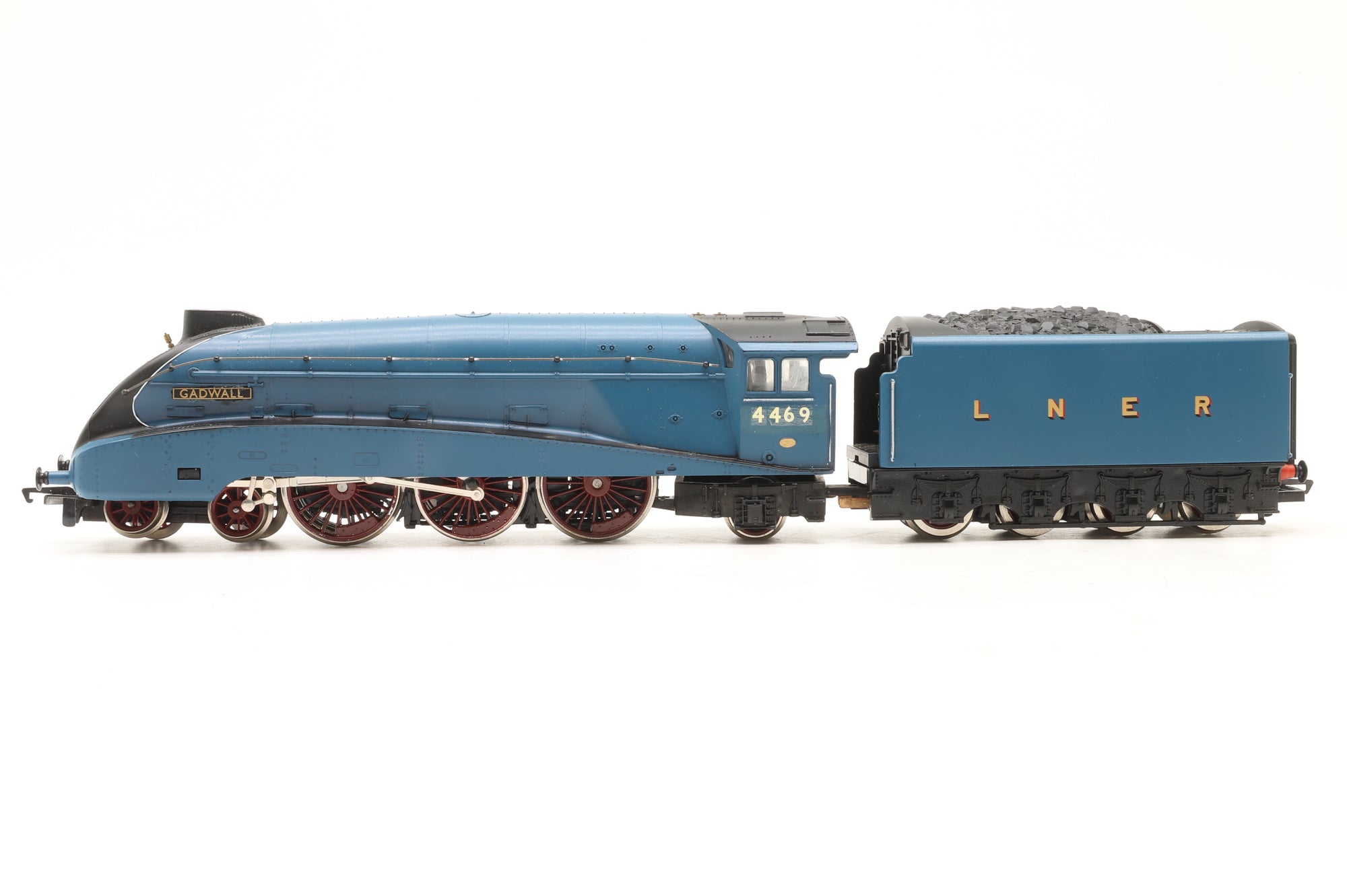 Hornby OO Class A4 4469 'Gadwell' in LNER Garter Blue