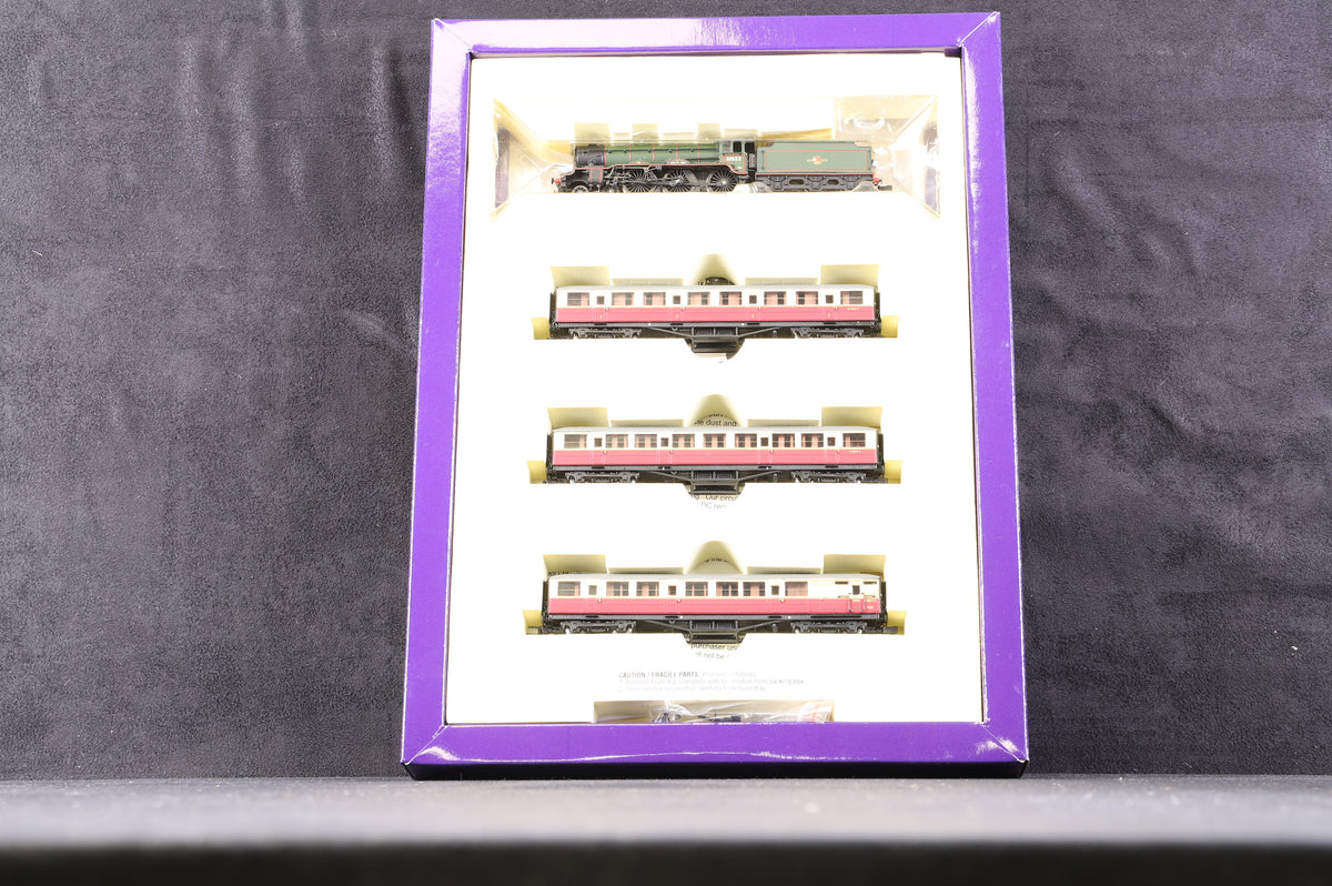 Dapol N ND-079 SET 2 4-6-0 B17 &#39;61652&#39; BR Green L/C &amp; 3 Gresley Crimson/Cream Coaches