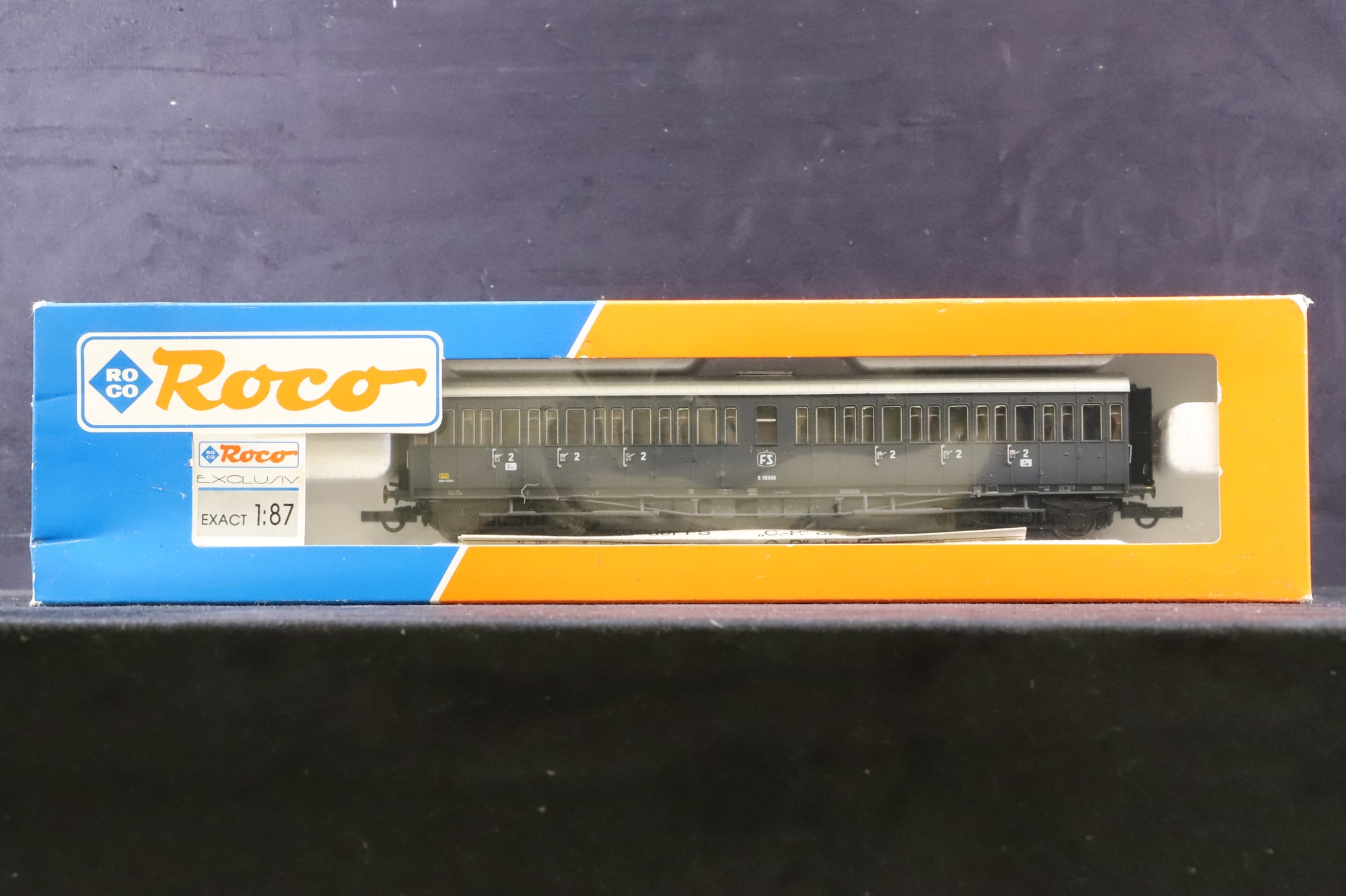 Roco HO Rake Of 2 FS Grey Coaches Inc. 44775.1 & 44691