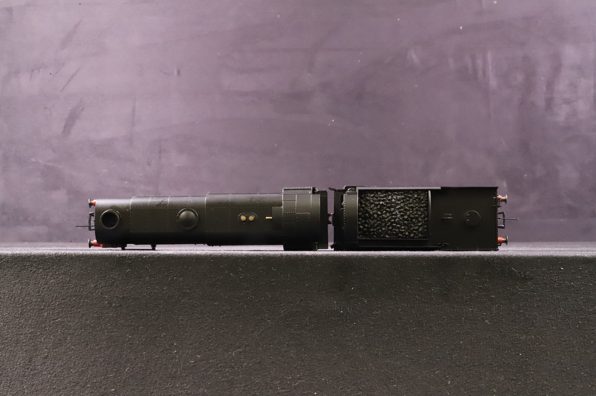 Hornby OO R2355 Class Q1 '33037' BR Plain Black E/C