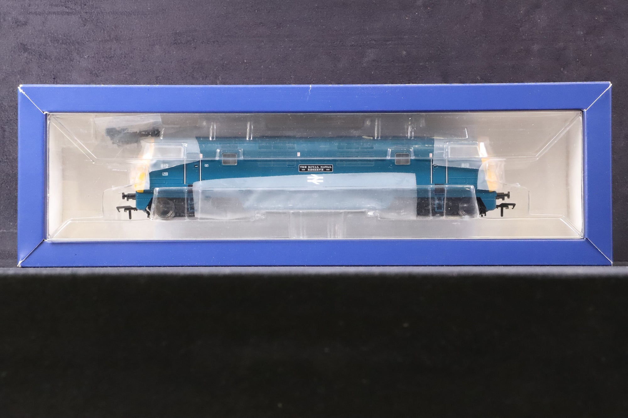 Bachmann OO 32-061 Class 42 Diesel Hydraulic 'D812' 'The Royal Naval Reserve' BR Blue