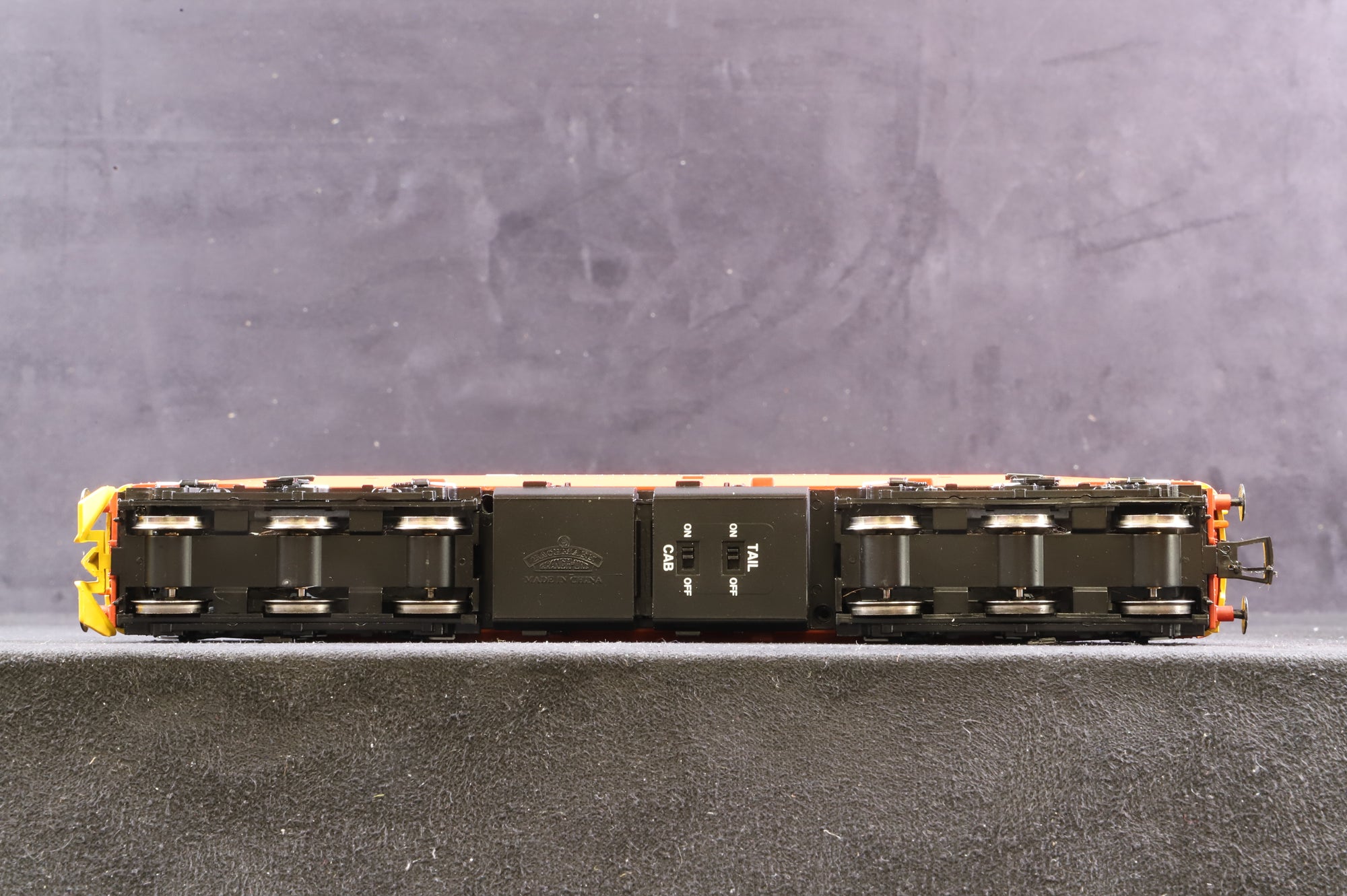 Bachmann OO 32-387 Class 37 '37506' Railfreight Red Stripe, DCC Sound