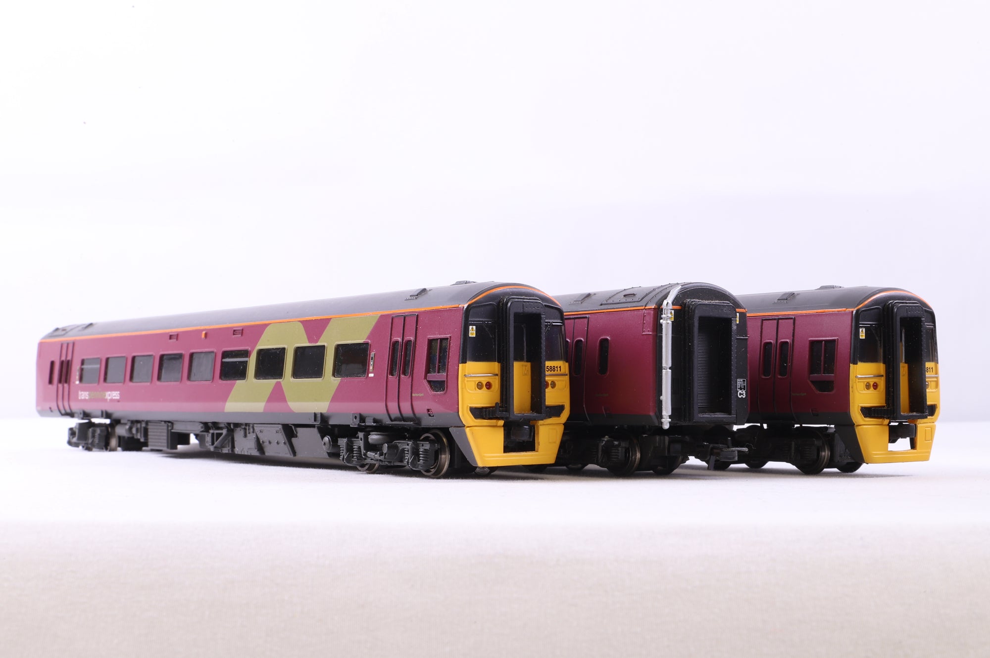 Bachmann OO 31-513 Class 158 3 Car DMU Northern Spirit