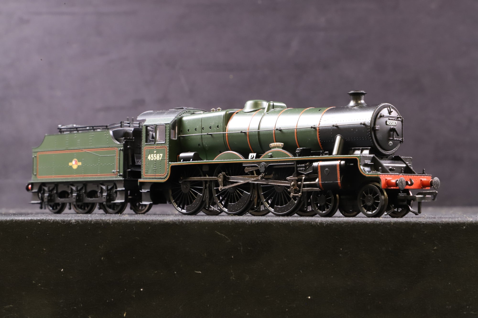 Bachmann OO 31-186 Class 5XP Jubilee 4-6-0 '45587' 'Baroda' Fowler Tender BR Lined Green l/c