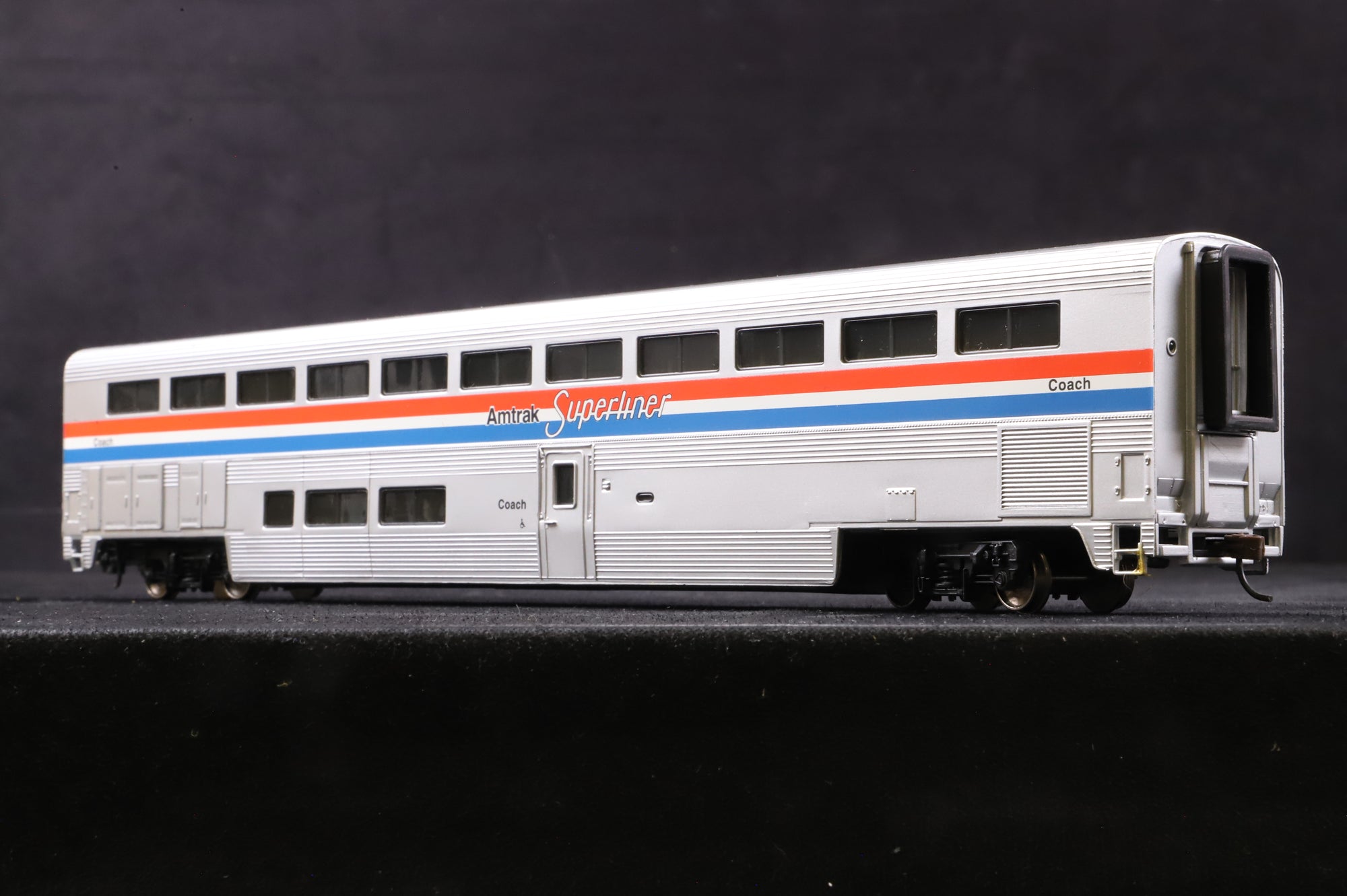Walthers HO Rake of 3 Amtrak Superliner Coaches, Inc. 932-6154, 63 & 72