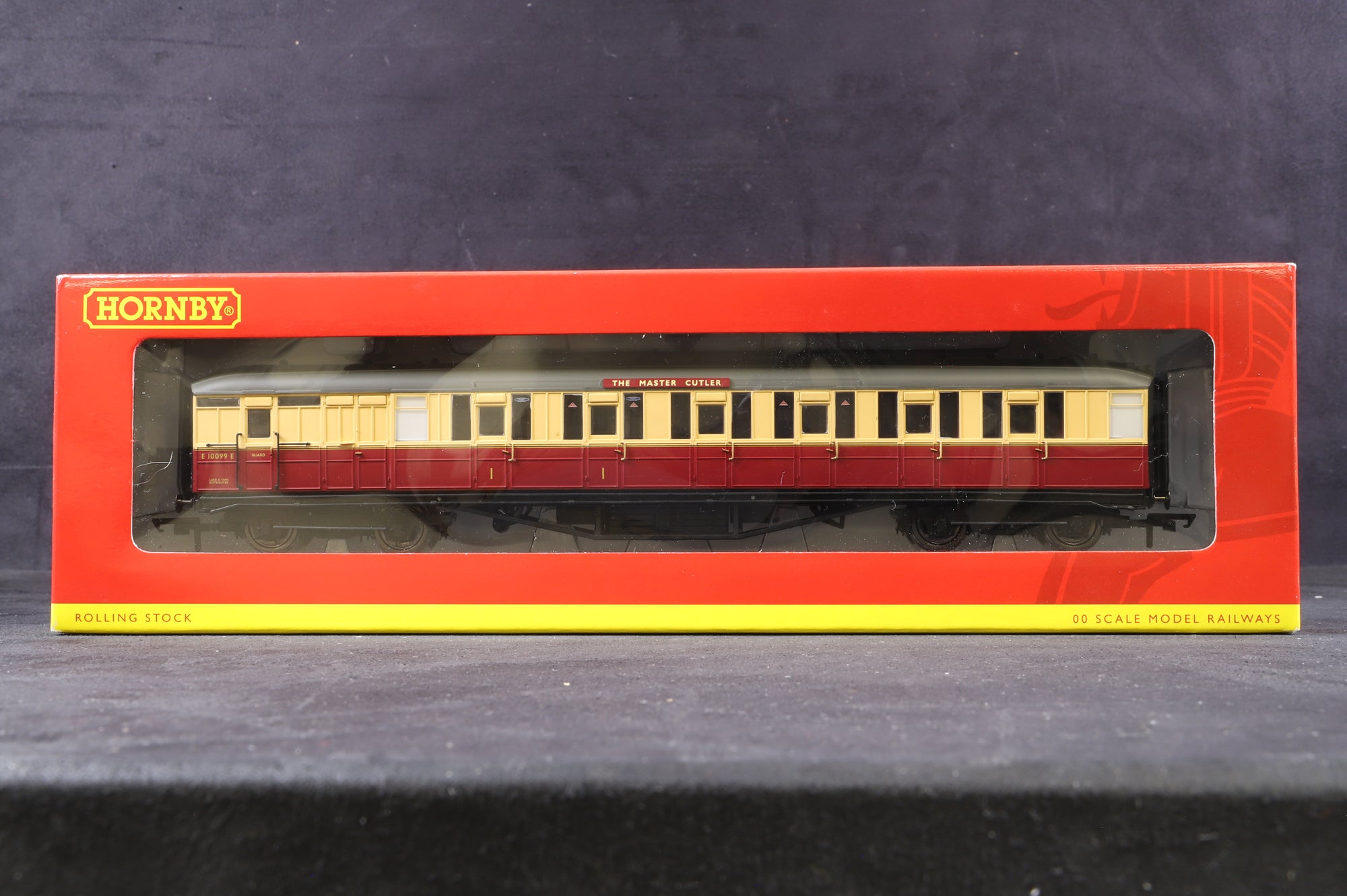Hornby OO R4255 'The Master Cutler' Coach Pack