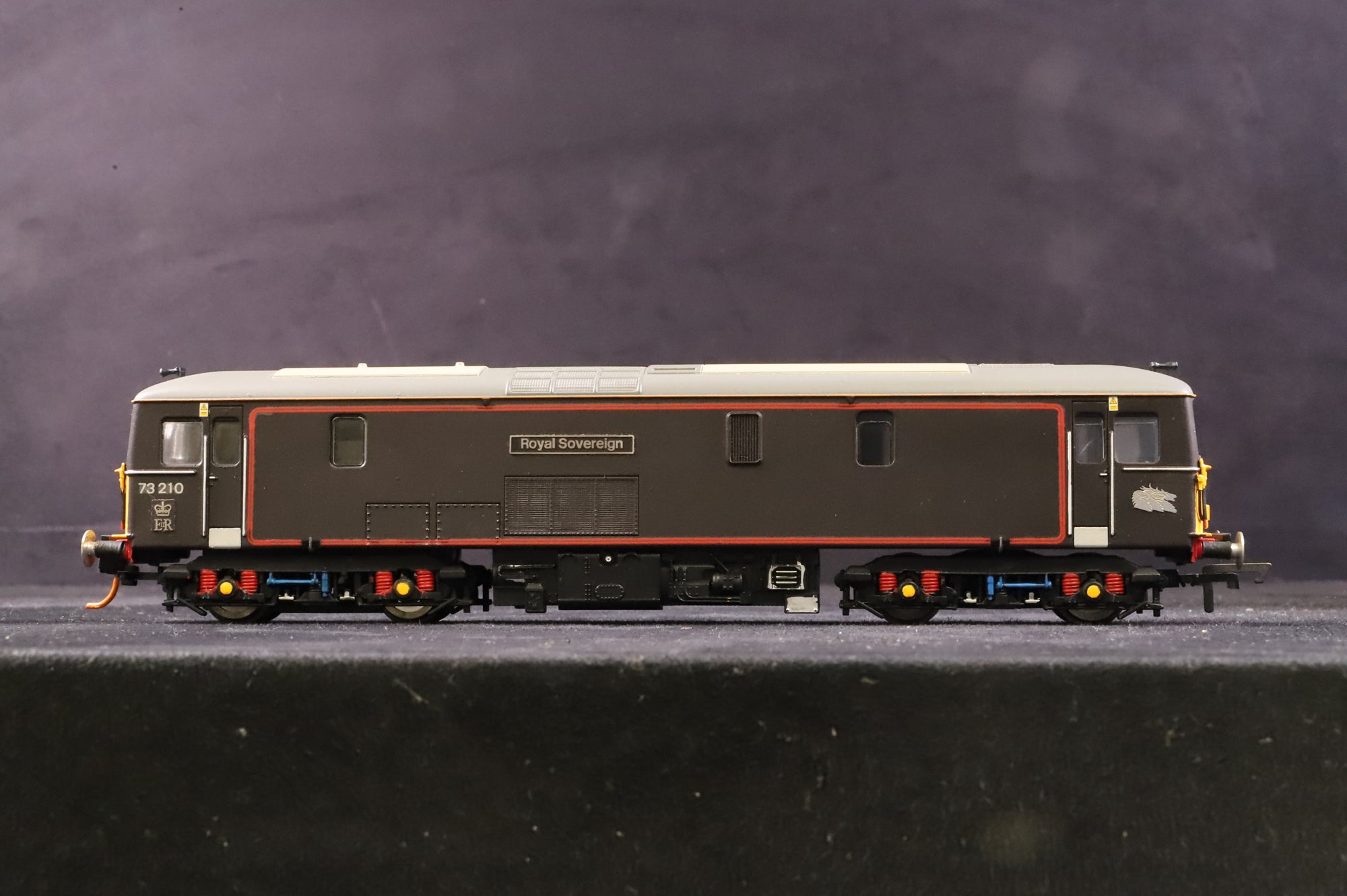 Hornby OO Class 73 '73210' Royal Train Maroon Resprayed