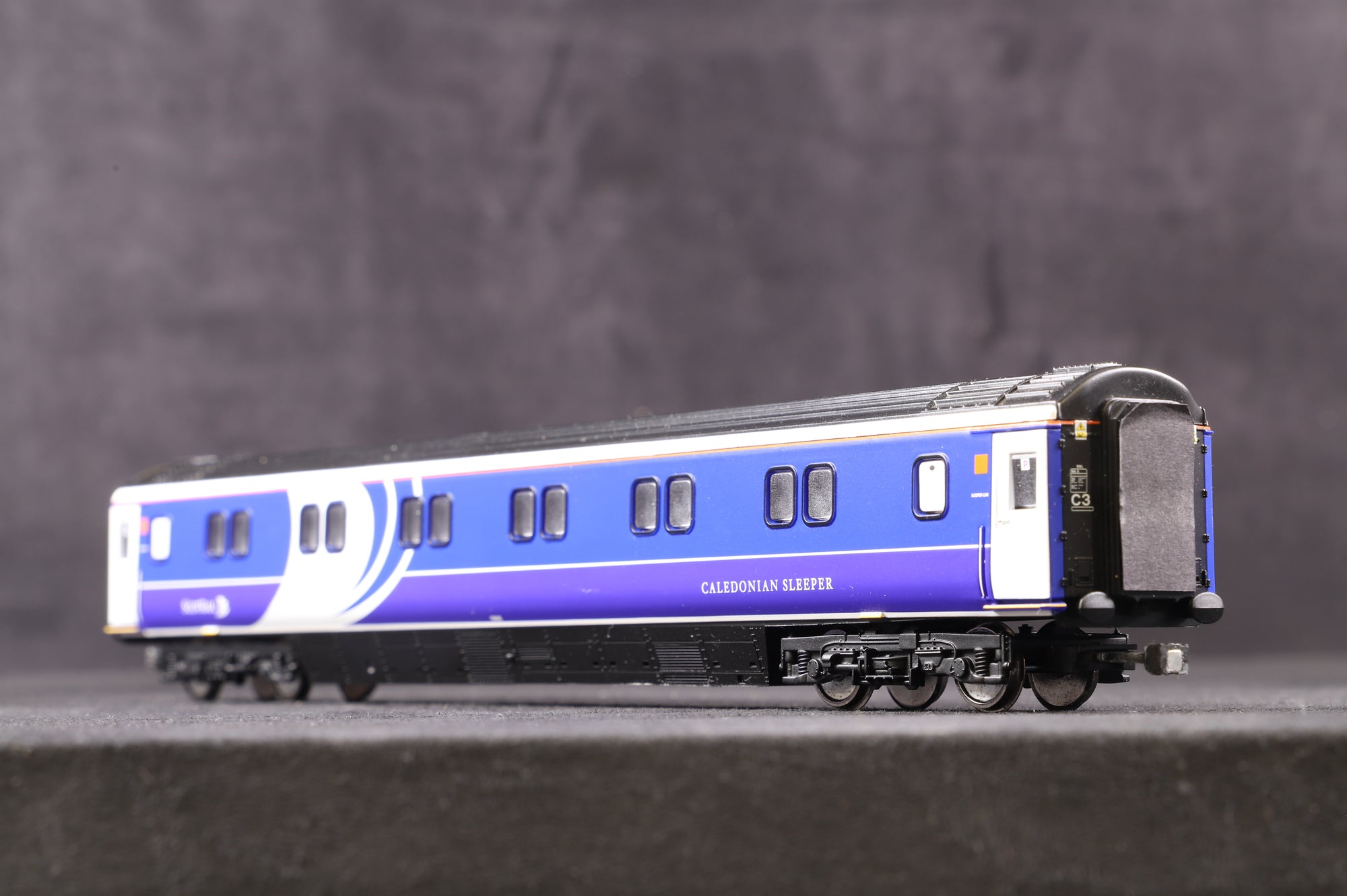 Hornby OO Rake Of 5 x Mk3 Caledonian Sleeper Coaches