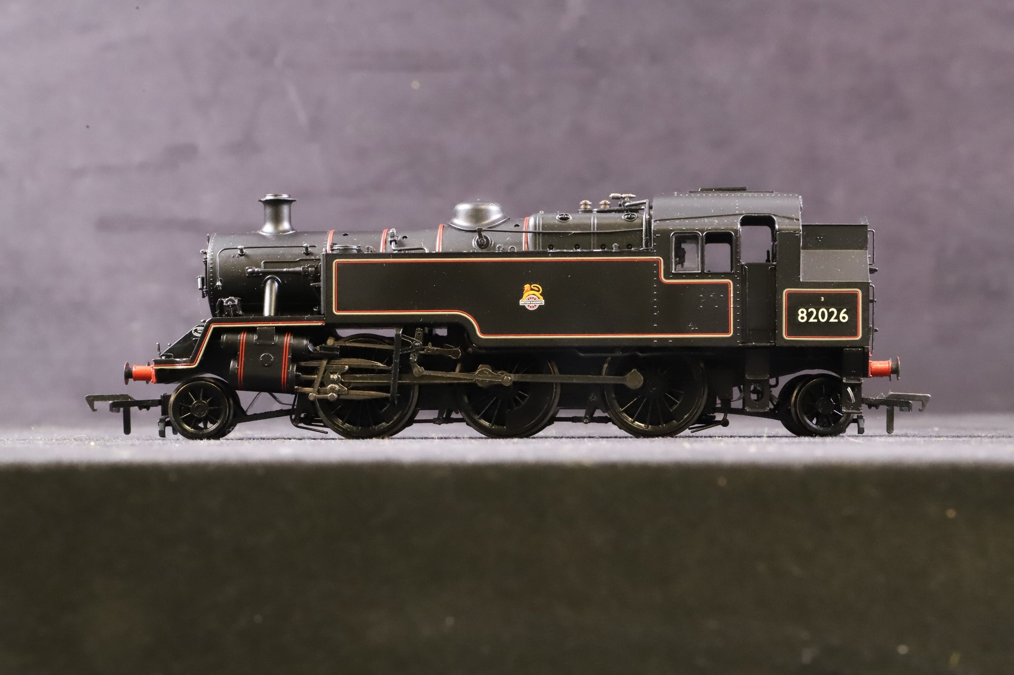 Bachmann OO Standard 3MT 82026 in Lined BR Black w/ Early Crests