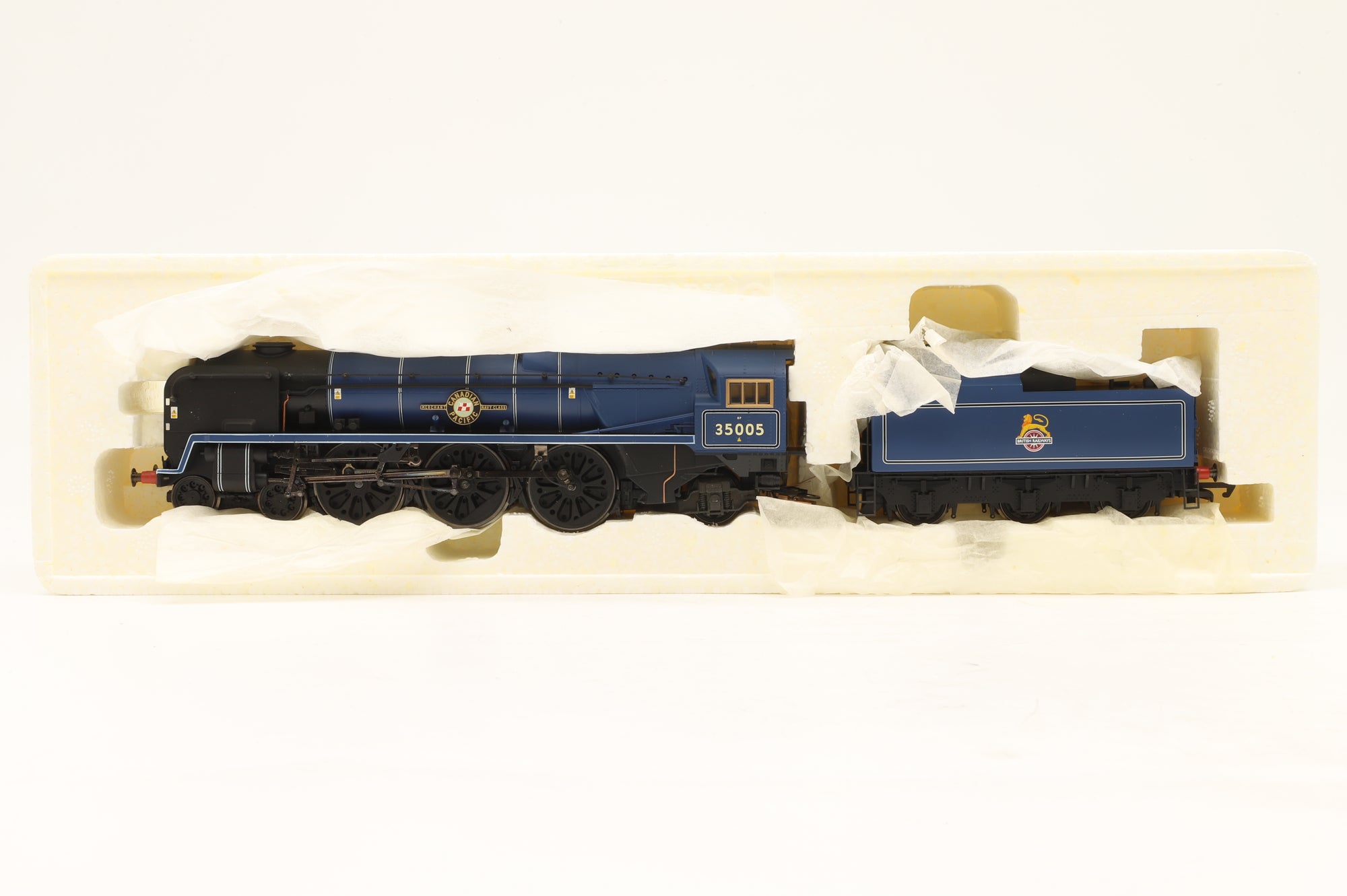 Hornby OO R2171 Merchant Navy Class 35005 'Canadian Pacific' in BR Express Blue
