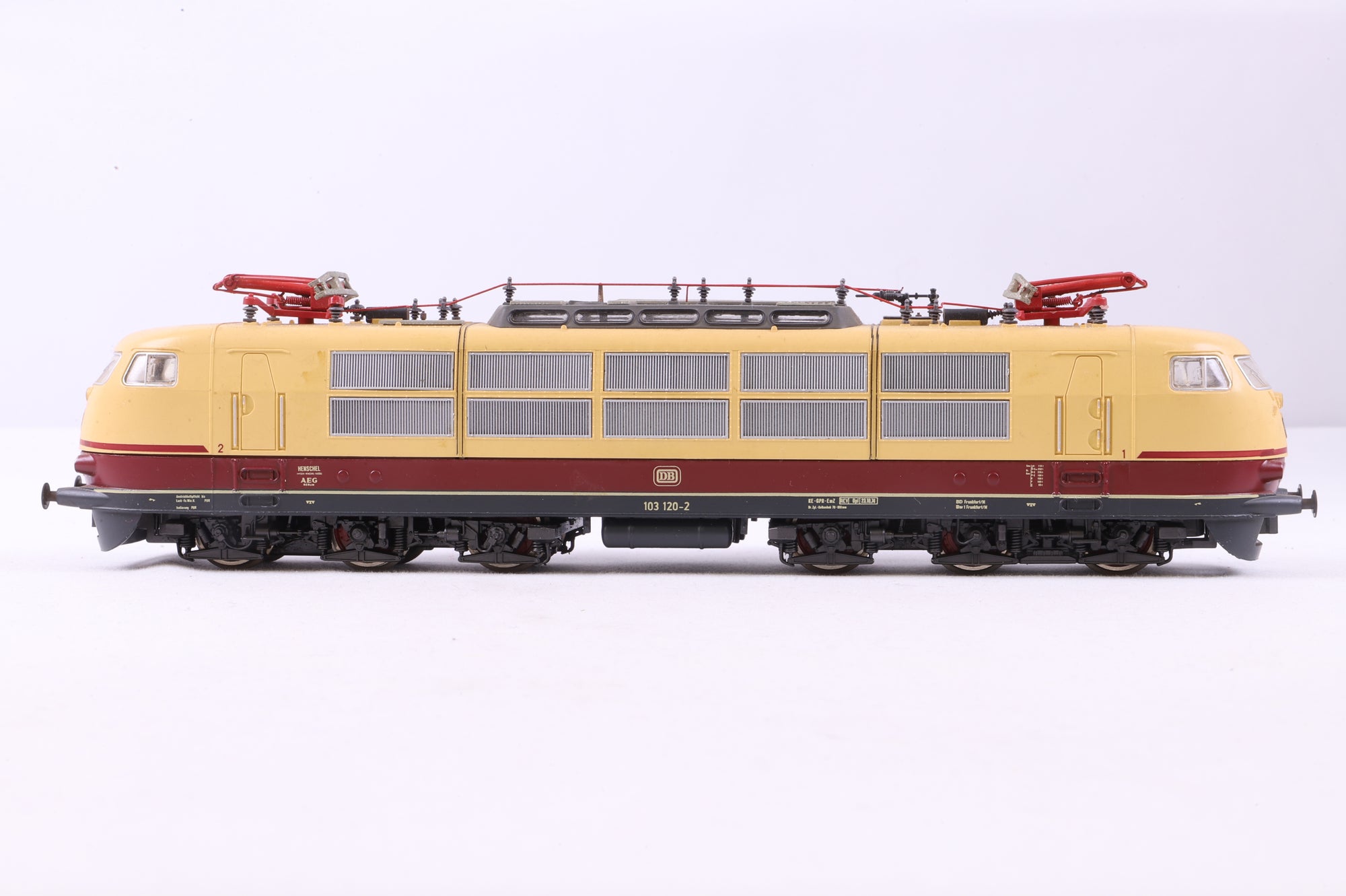 Walthers HO 932-9209 1955 Twin Cities Hiawatha Milwaukee Road Express Car '103 120-2'