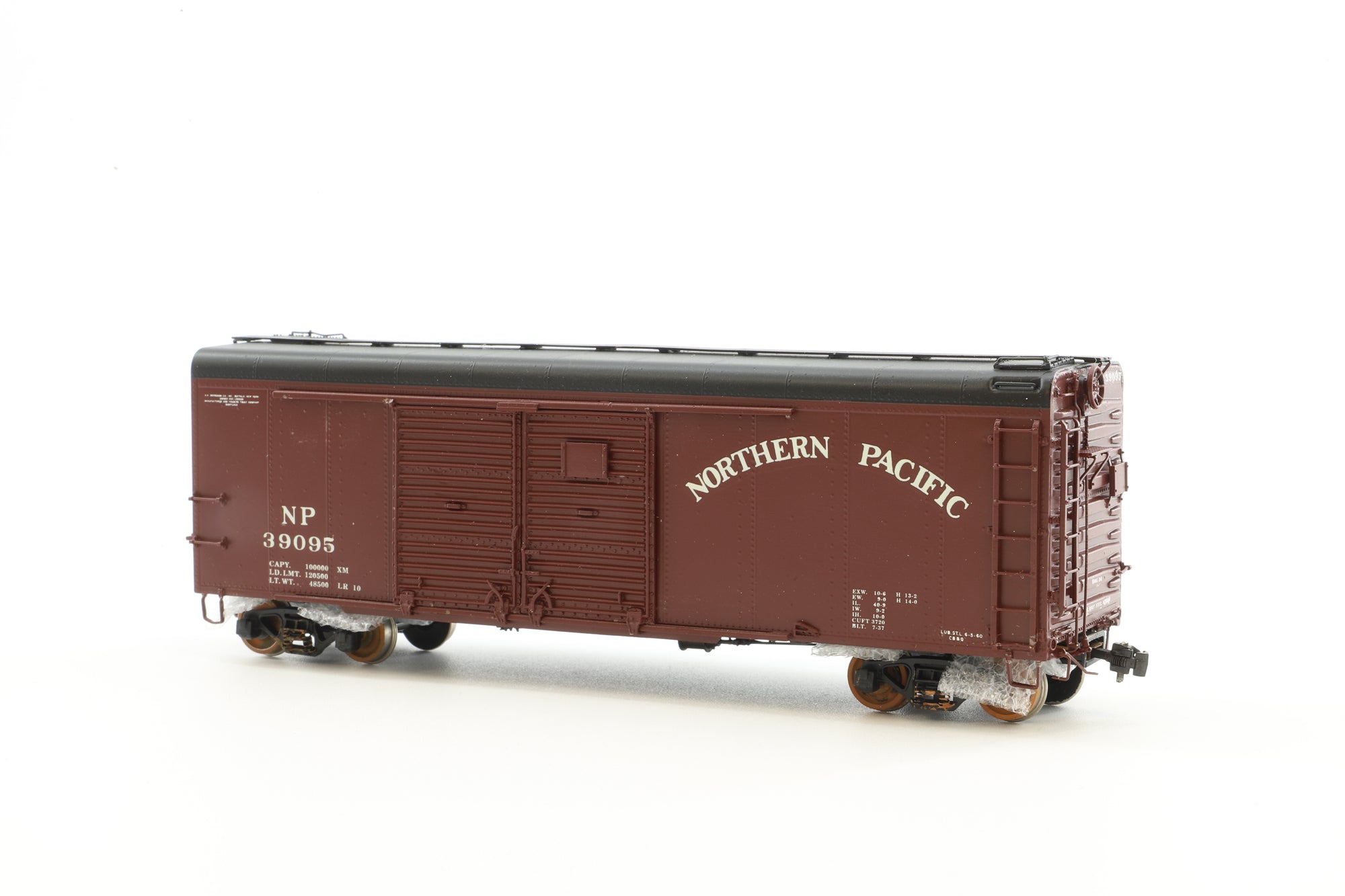 W&R Enterprises HO Brass 40' Round Roof Automobile Car No. 39095  in Northern Pacific Brown