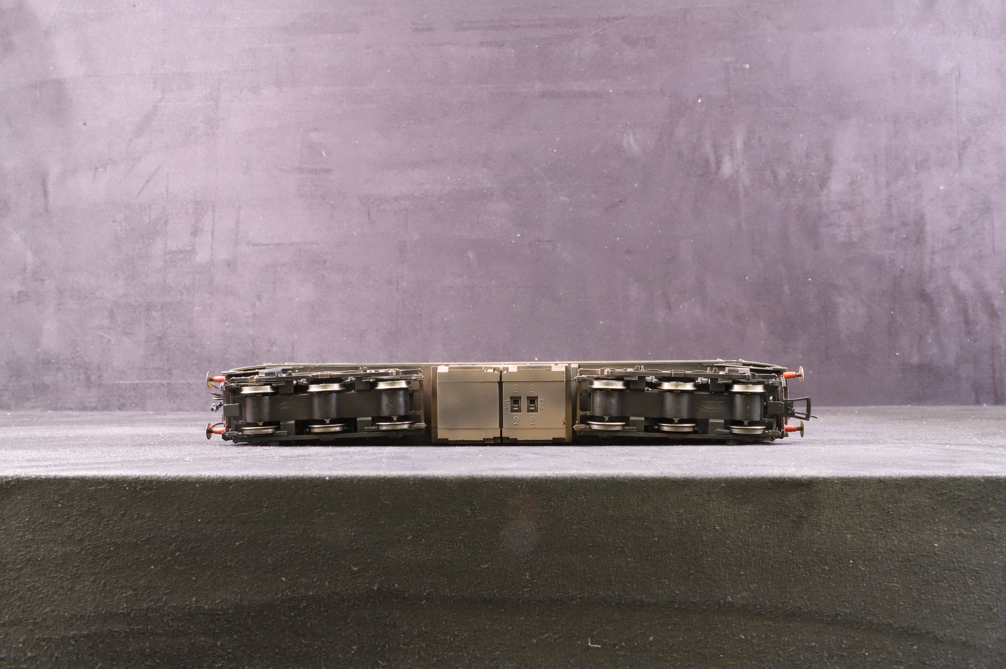 Bachmann OO 32-806 Class 47 'D1842' BR Two Tone Green Renumbered & Weathered DCC Sound