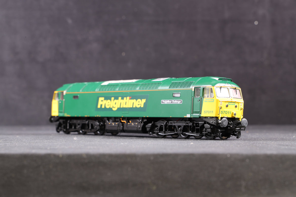 Bachmann OO 32-753 Class 57/0 Diesel &#39;57011&#39; Freightliner Challenger