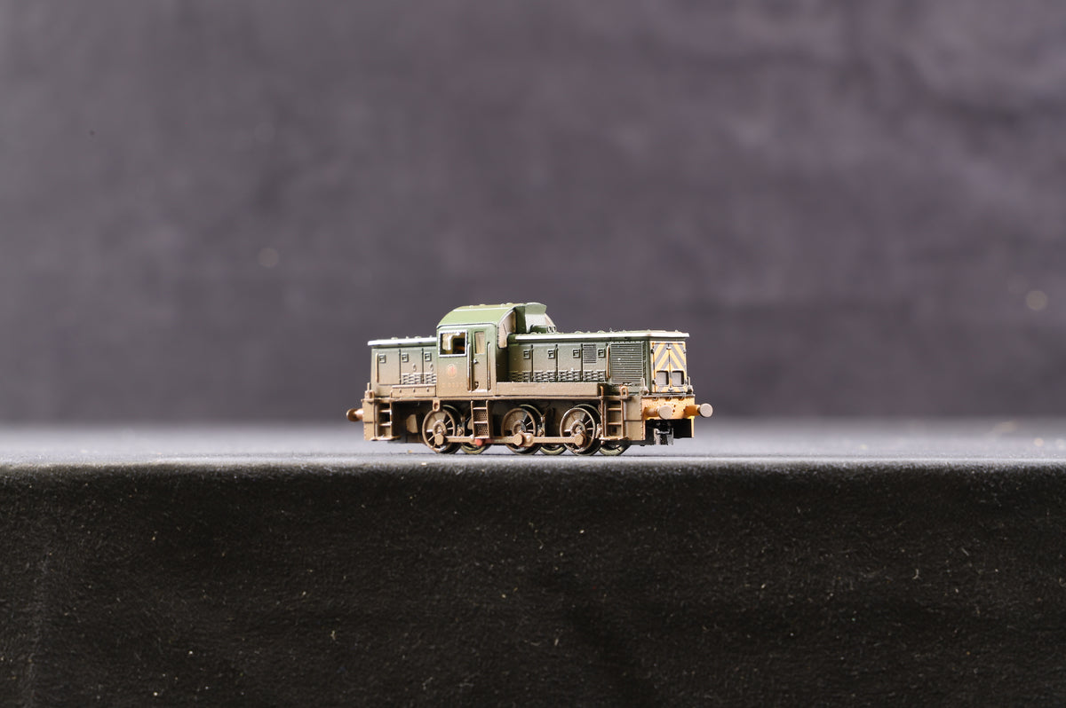 Graham Farish N 372-951 Class 14 Diesel &#39;D9523&#39; BR Green w/Wasp Stripes, Weathered