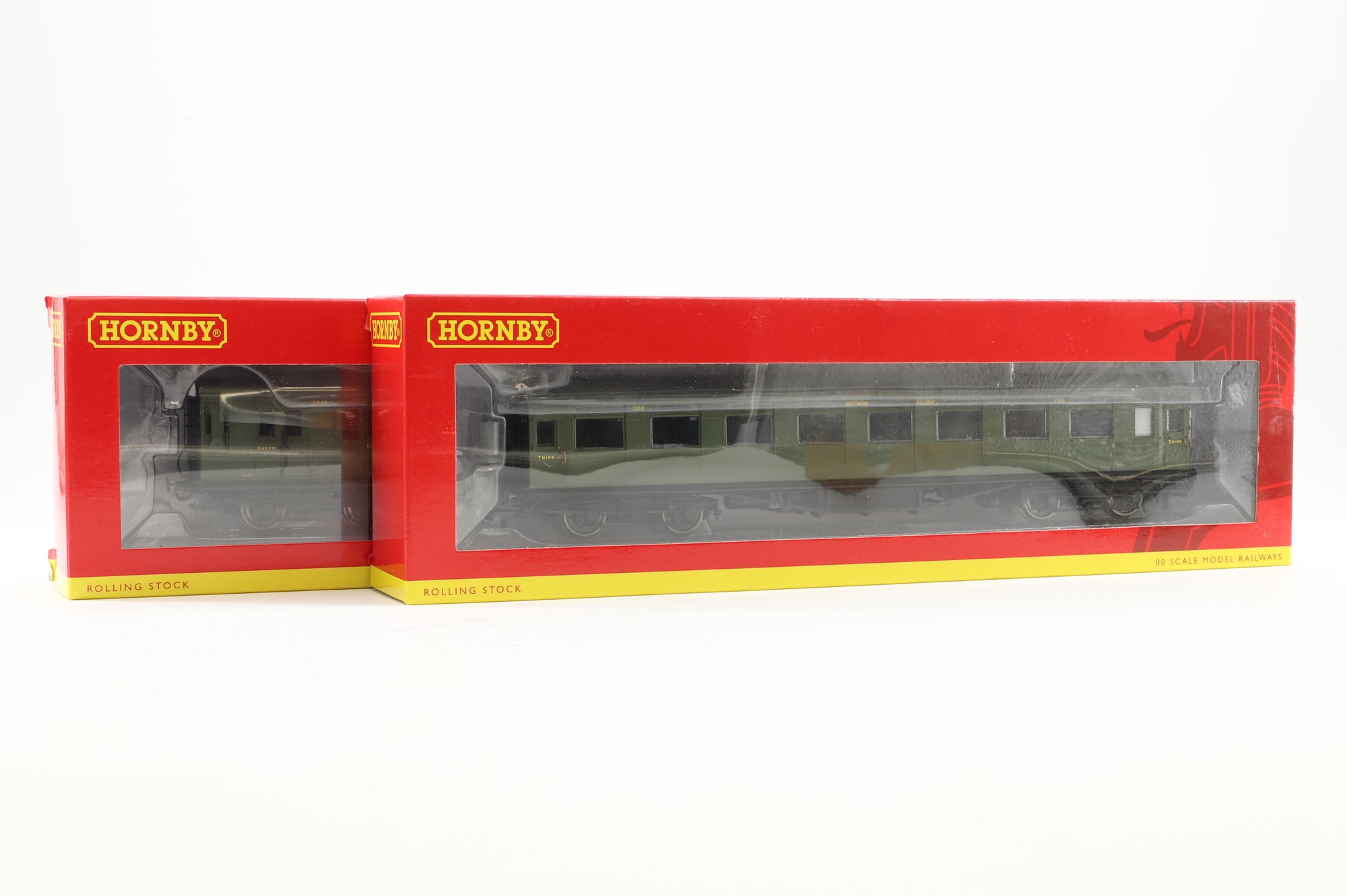 Hornby OO  R4718A/R40030A Set of 2x Assorted Maunsell Coaches in SR Olive Green