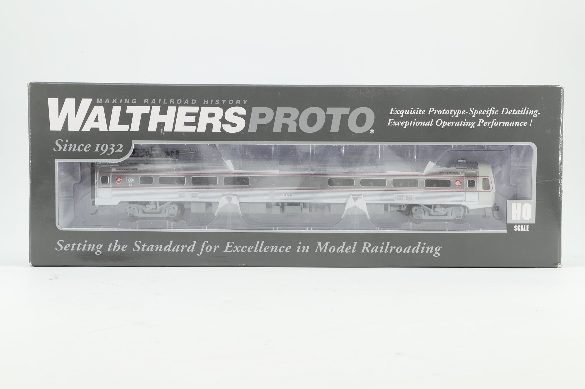 WalthersProto HO 920-14819 85' Budd Metroliner Snack Bar No.850 in Pennsylvania Silver/Red