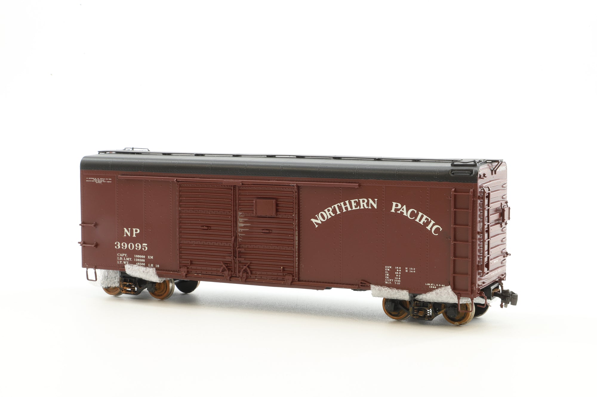 W&R Enterprises HO Brass 40' Round Roof Automobile Car No. 39095  in Northern Pacific Brown