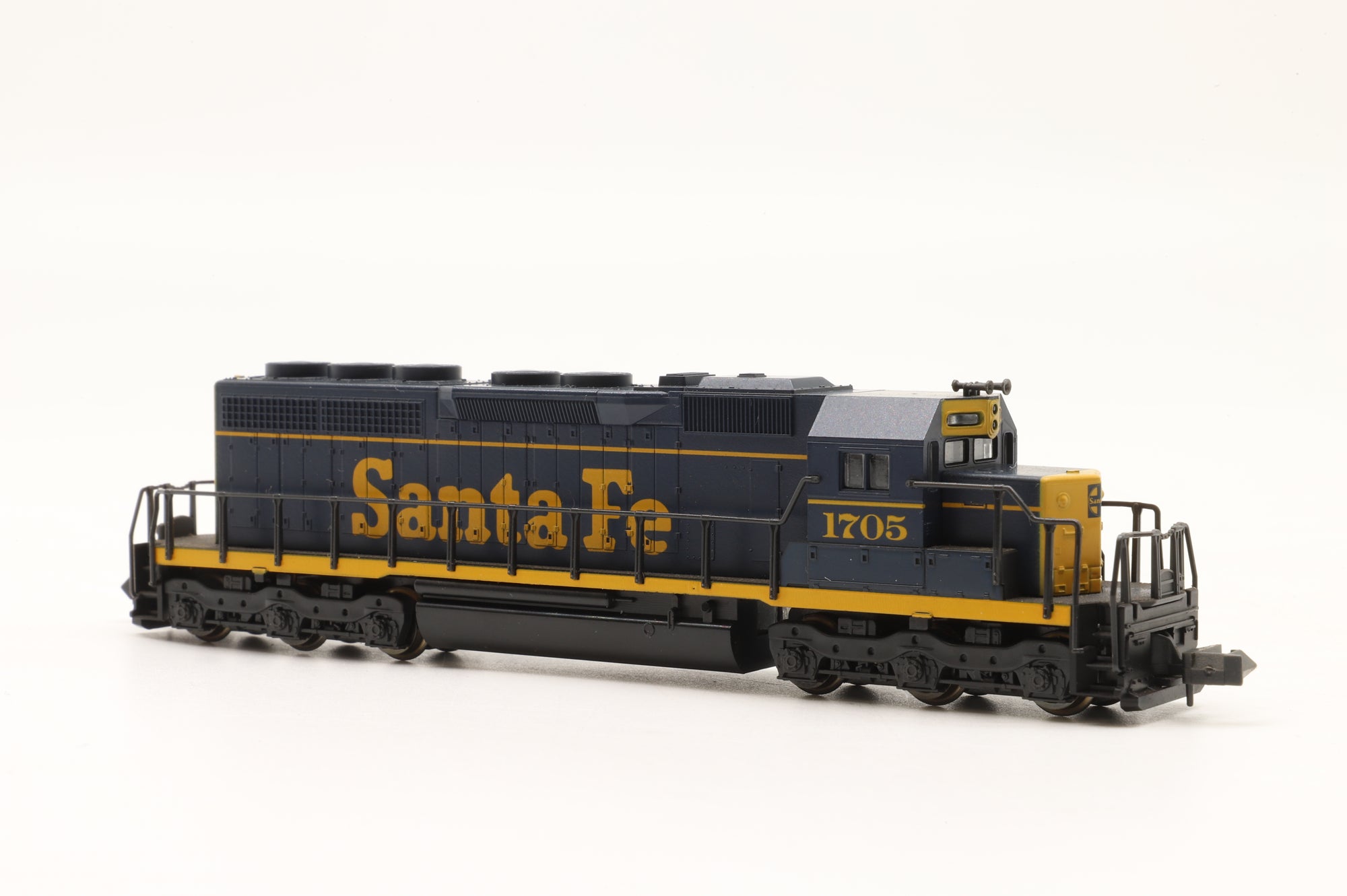 Kato N 176-20G SD40 1705 in AT&SF Blue/Yellow