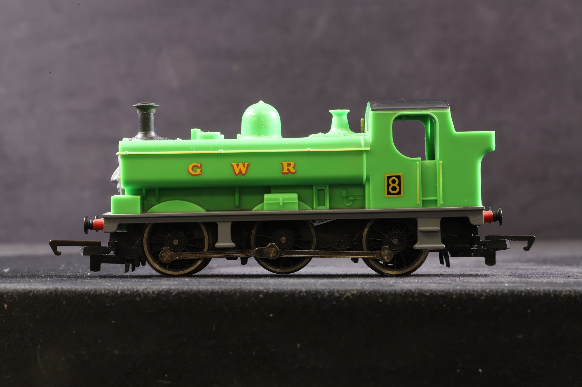 Hornby OO R382 Thomas & Friends 'Duck' '8' Steam Locomotive