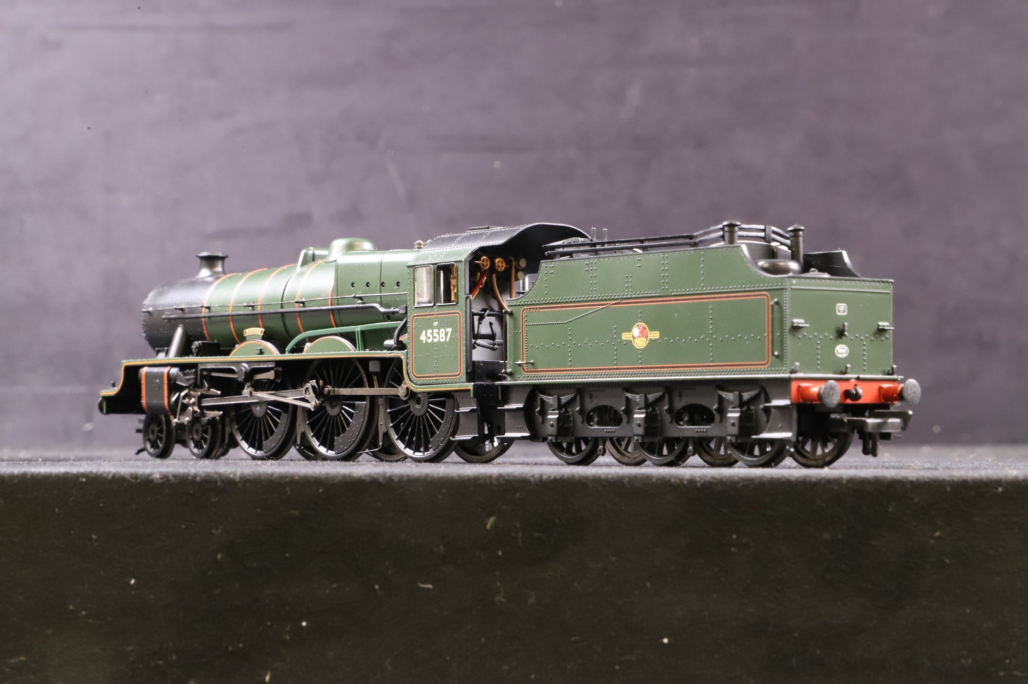 Bachmann OO 31-186 Class 5XP Jubilee 4-6-0 '45587' 'Baroda' Fowler Tender BR Lined Green l/c