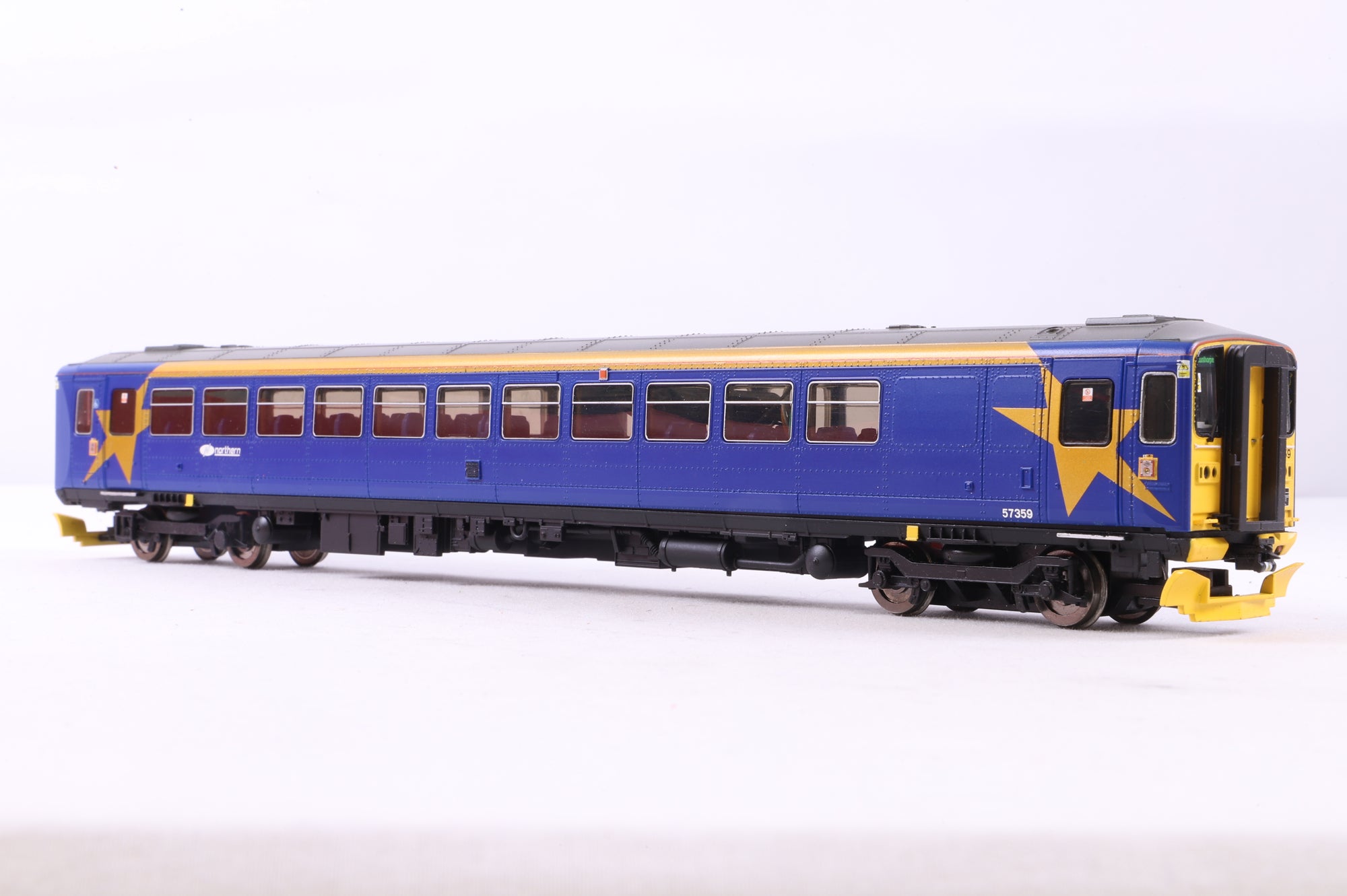 Hornby OO R2758 Arriva Trains Northern Class 153 DMU '153359', DCC Fitted