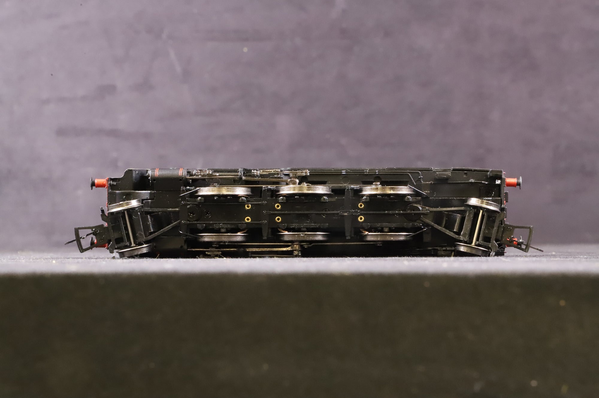 Bachmann OO Standard 3MT 82026 in Lined BR Black w/ Early Crests