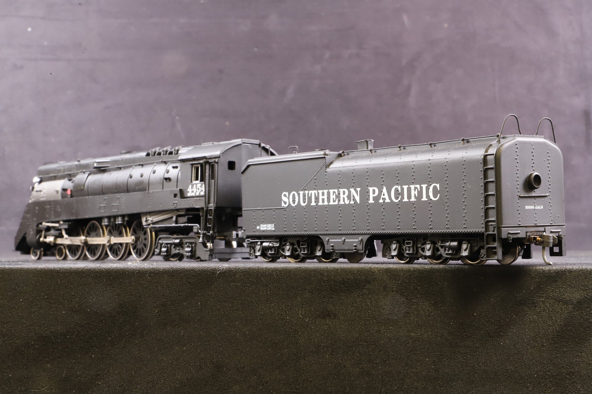 Bachmann HO 11323 GS4 4-8-4 Black & Silver War Baby (Southern Pacific) '4454'