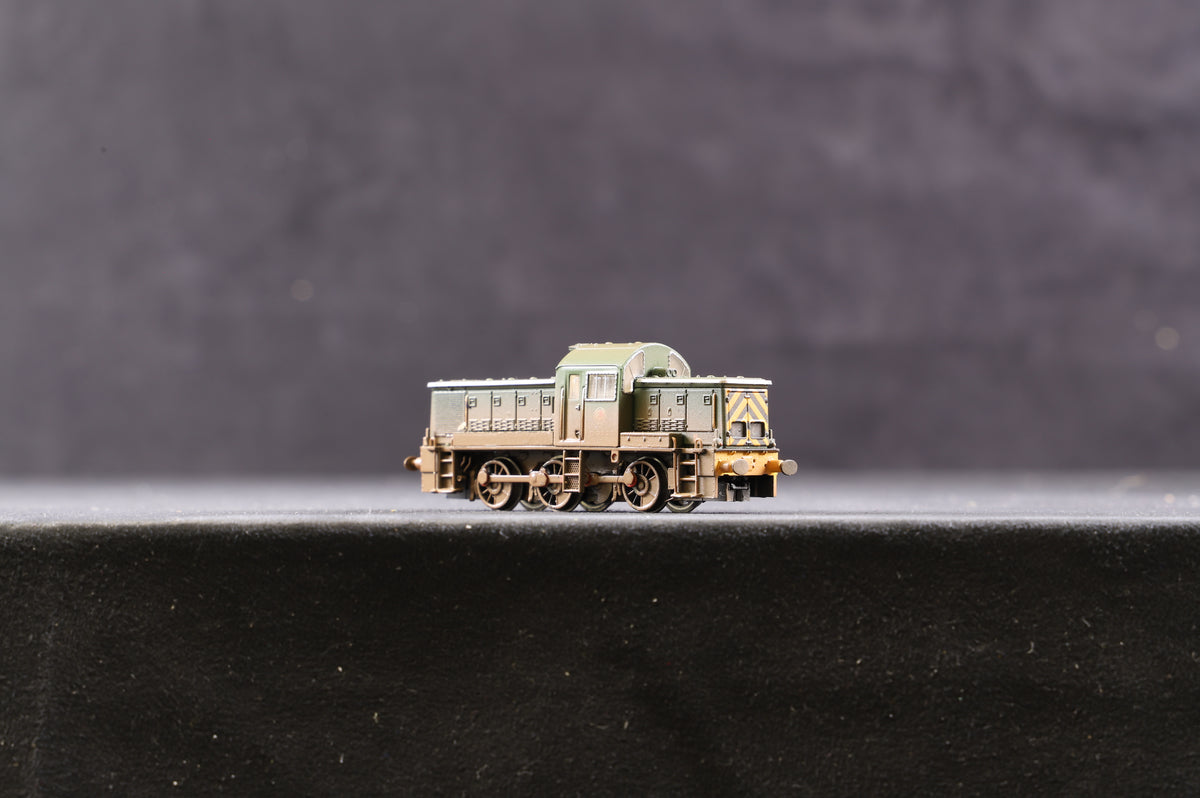 Graham Farish N 372-951 Class 14 Diesel &#39;D9523&#39; BR Green w/Wasp Stripes, Weathered