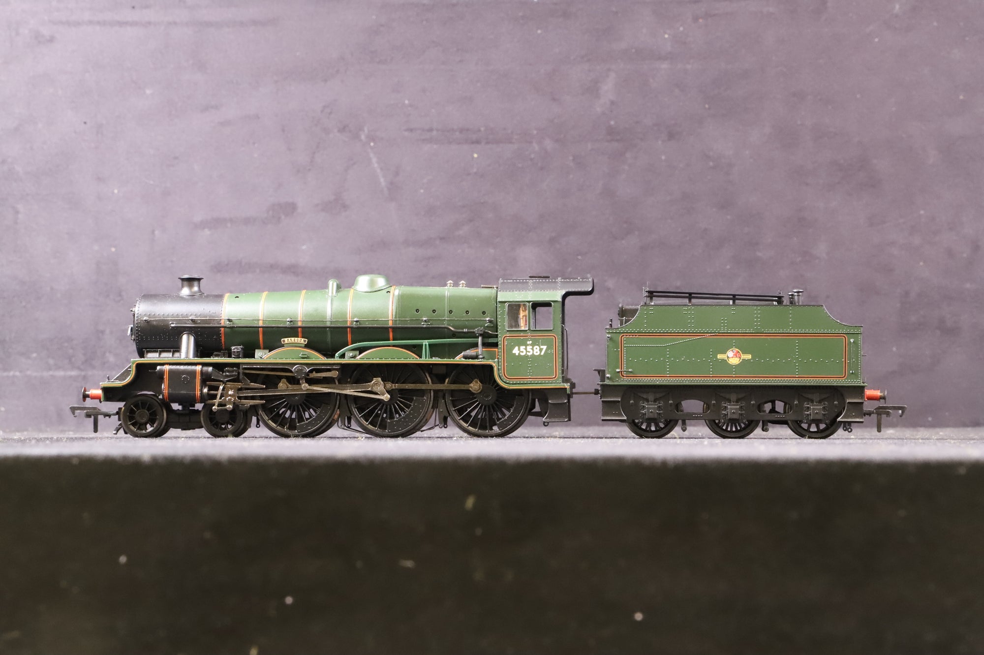 Bachmann OO 31-186 Class 5XP Jubilee 4-6-0 '45587' 'Baroda' Fowler Tender BR Lined Green l/c