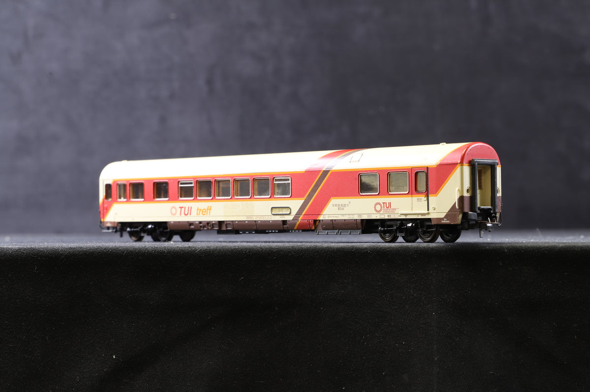 Roco HO Rake of 2 TUI Treff Coaches