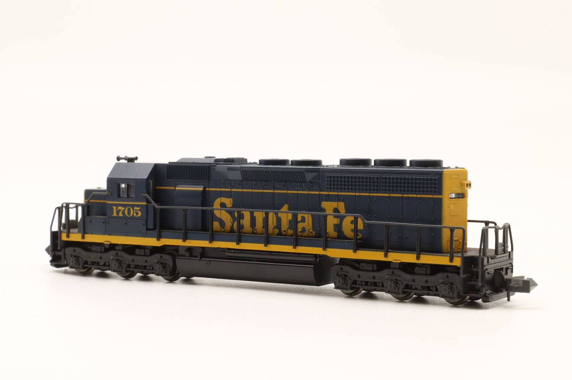 Kato N 176-20G SD40 1705 in AT&SF Blue/Yellow